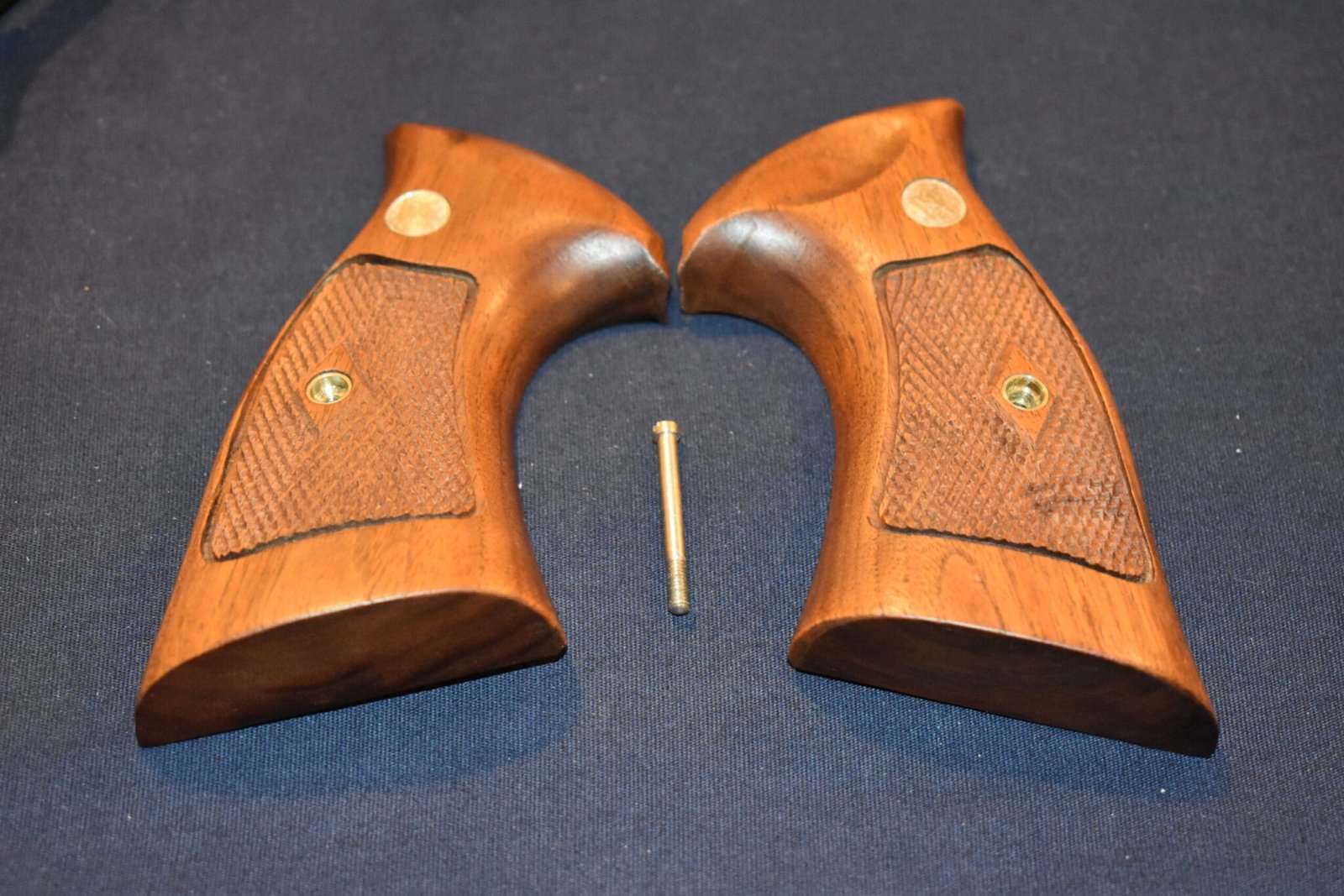 SMITH & WESSON K FRAME FACTORY DIAMOND TARGET GRIPS KDT8 - Image 2