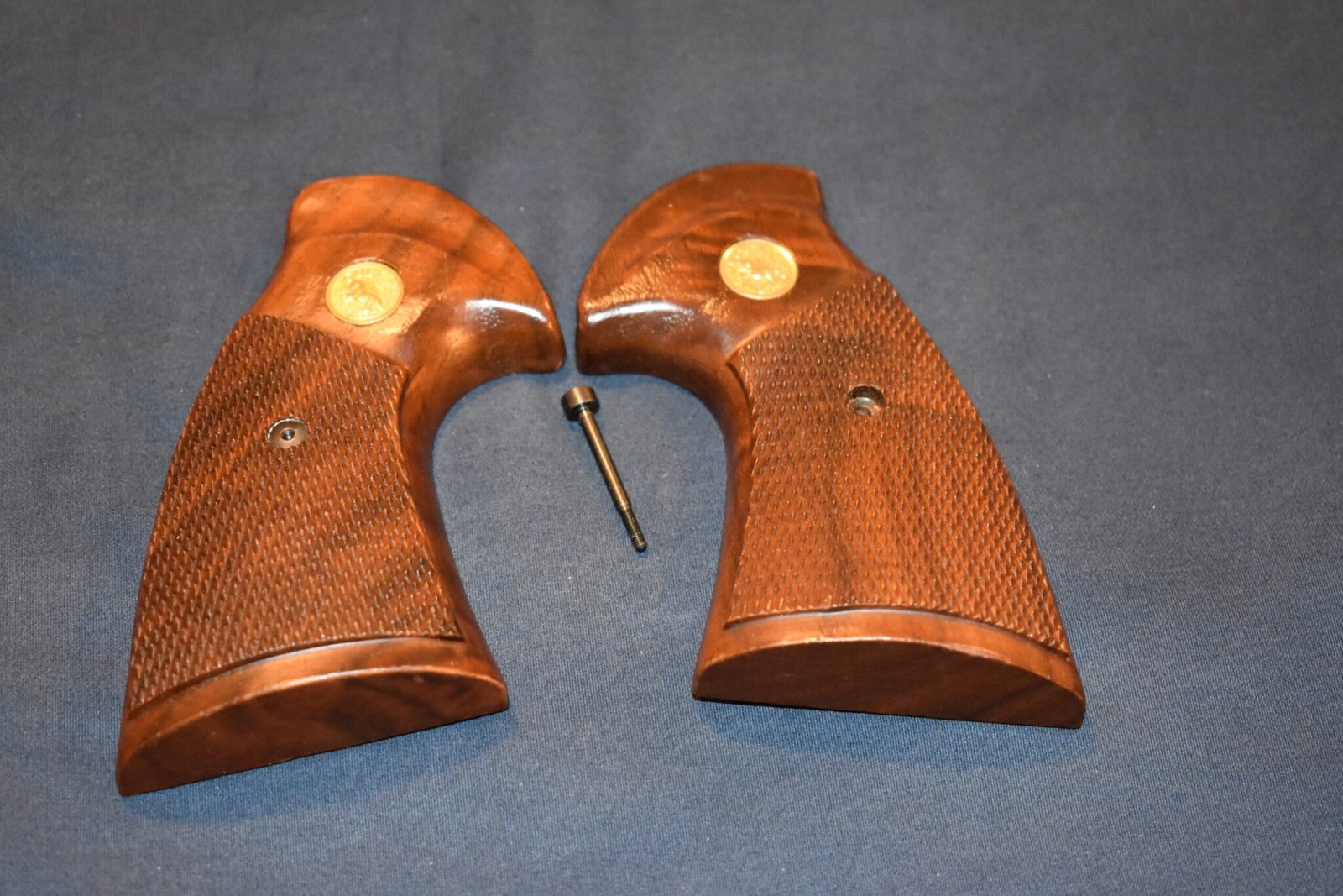 COLT FACTORY I FRAME TARGET GRIPS FOR A COLT PYTHON CPT6 - Image 2