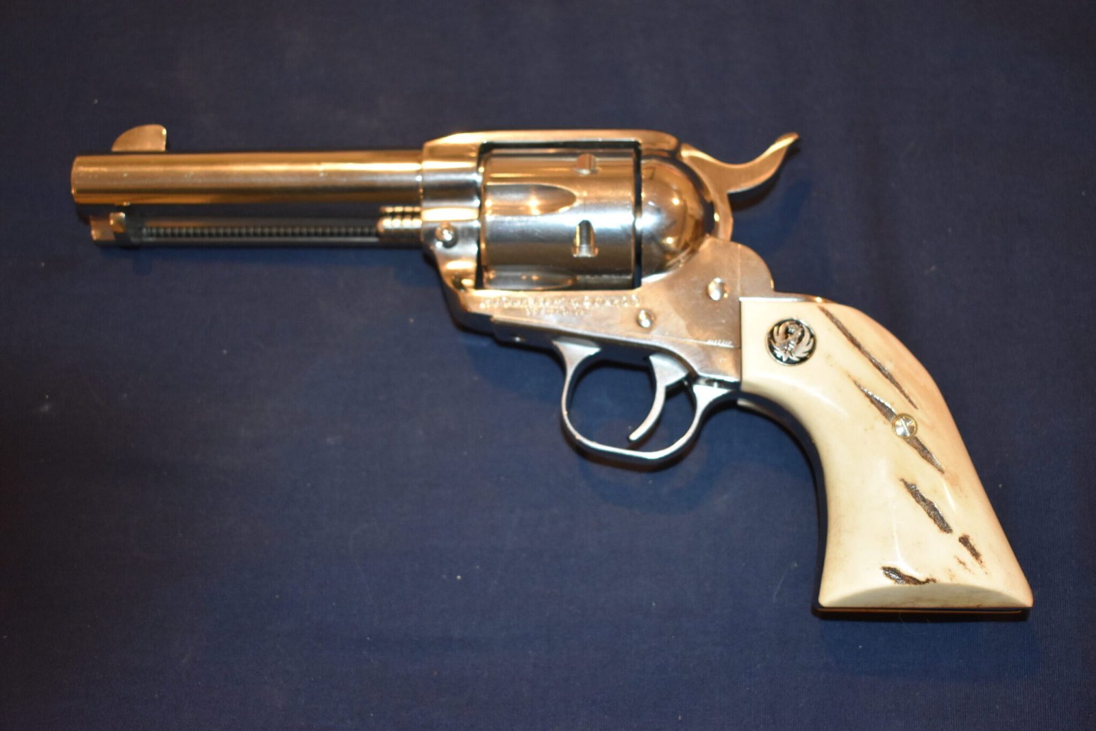 RUGER NEW VAQUERO SAMBAR STAG GRIPS RNVSS10 - Image 4
