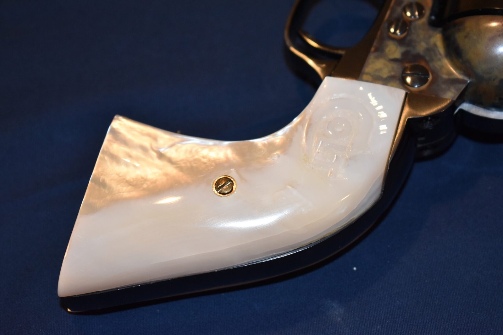 COLT SINGLE ACTION ARMY (S.A.A.) MOTHER OF PEARL GRIPS SAAMP5 - Image 6