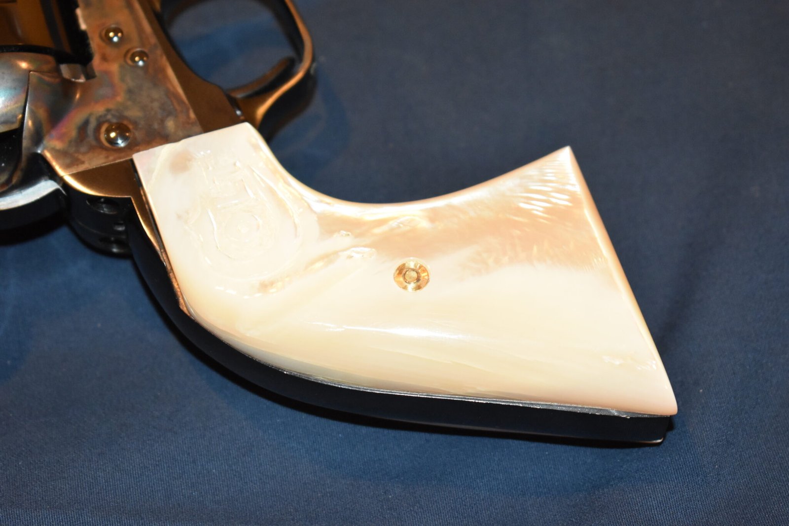 COLT SINGLE ACTION ARMY (S.A.A.) MOTHER OF PEARL GRIPS SAAMP5 - Image 7