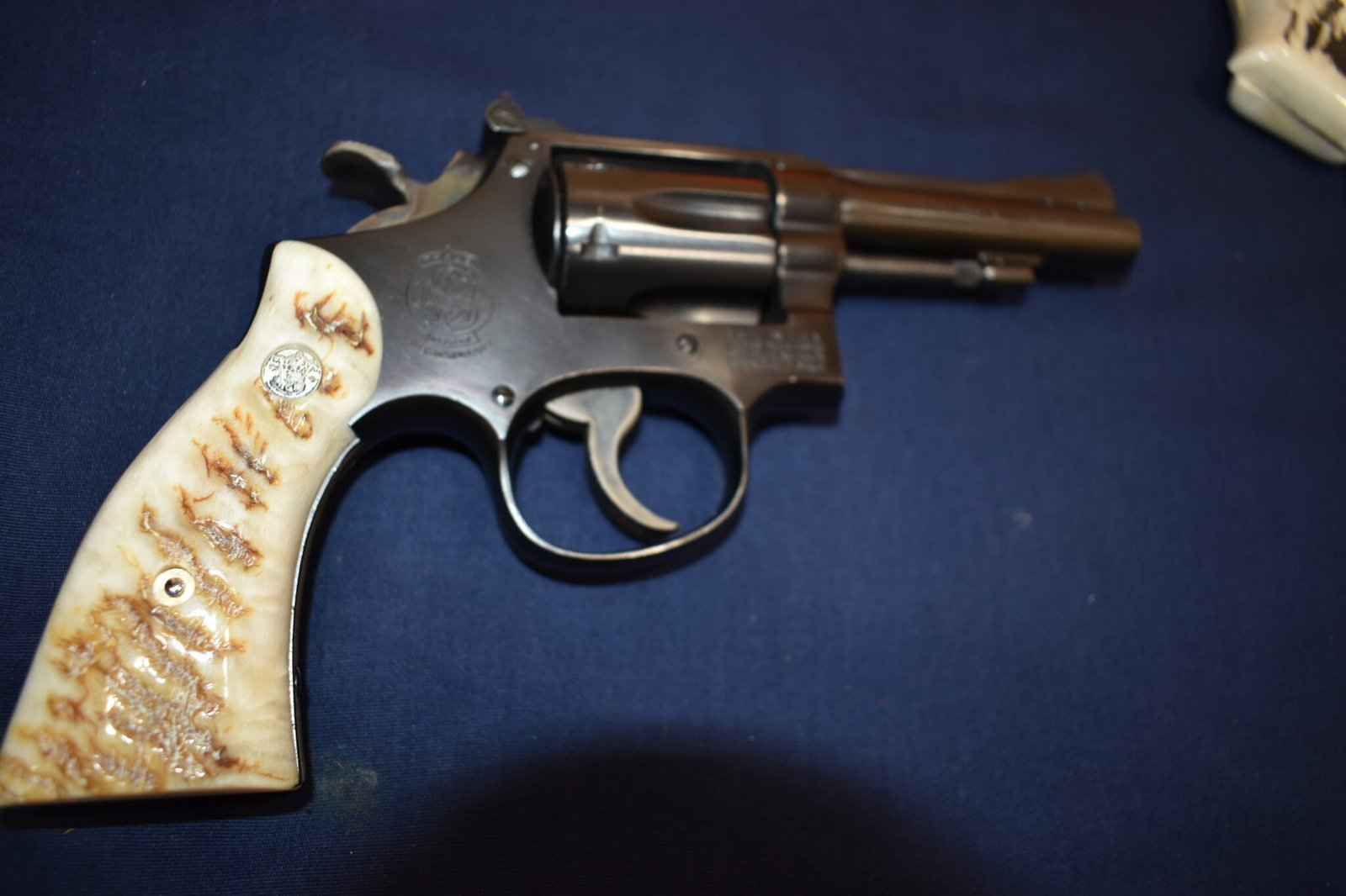 SMITH & WESSON K FRAME SQUARE BUTT PREMIUM GRADE RAMS HORN GRIPS KSQRH6 - Image 7