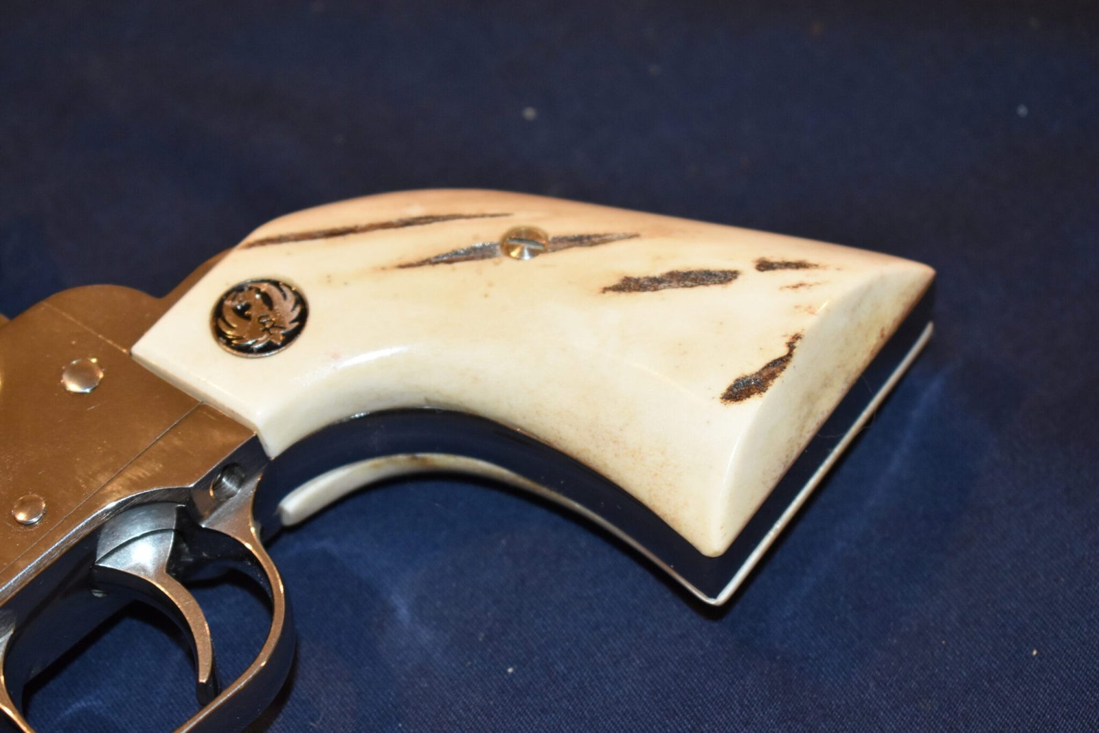 RUGER NEW VAQUERO SAMBAR STAG GRIPS RNVSS10 - Image 12