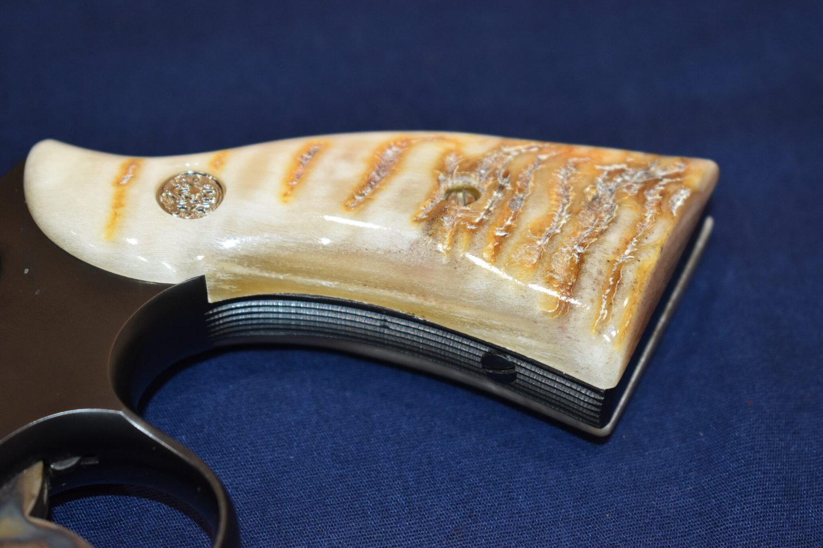 SMITH & WESSON K FRAME SQUARE BUTT PREMIUM GRADE RAMS HORN GRIPS KSQRH6 - Image 12