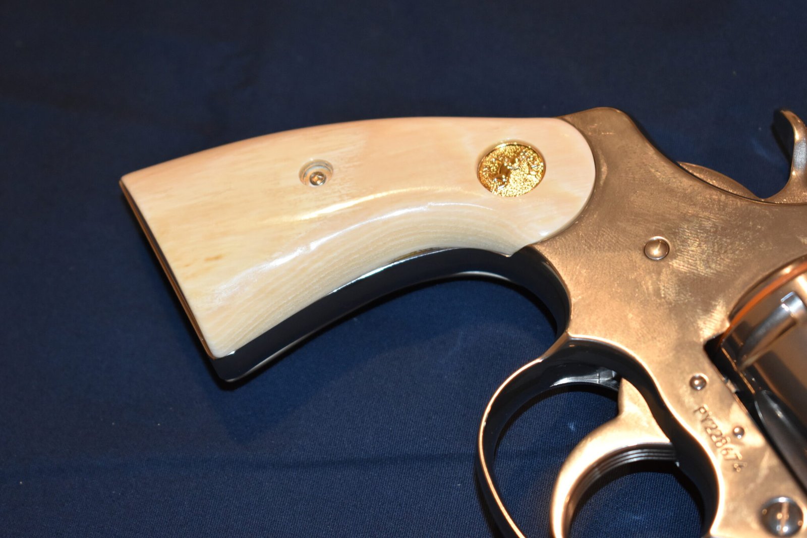 COLT PYTHON / OFFICER'S MODEL MATCH MAMMOTH IVORY GRIPS PMI3 - Image 11