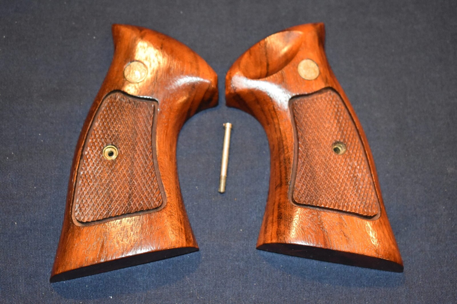 SMITH & WESSON FACTORY N FRAME TARGET GRIPS NT45