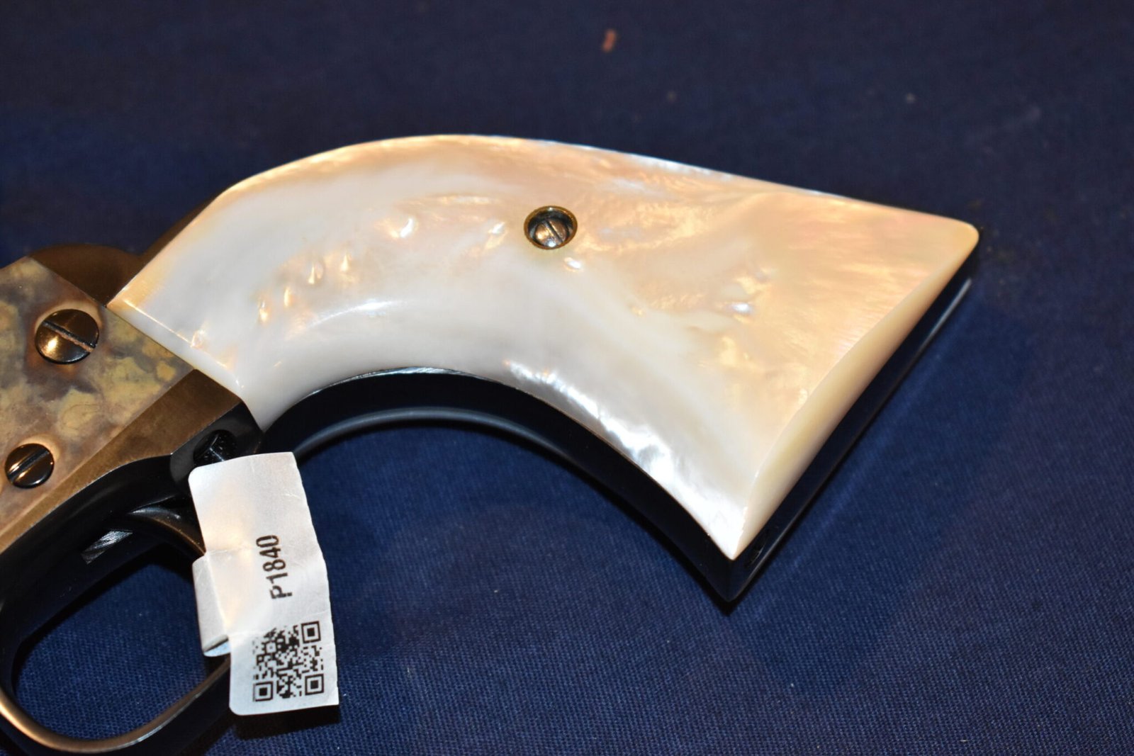 COLT SINGLE ACTION ARMY (S.A.A.) MOTHER OF PEARL GRIPS SAAMP4 - Image 12