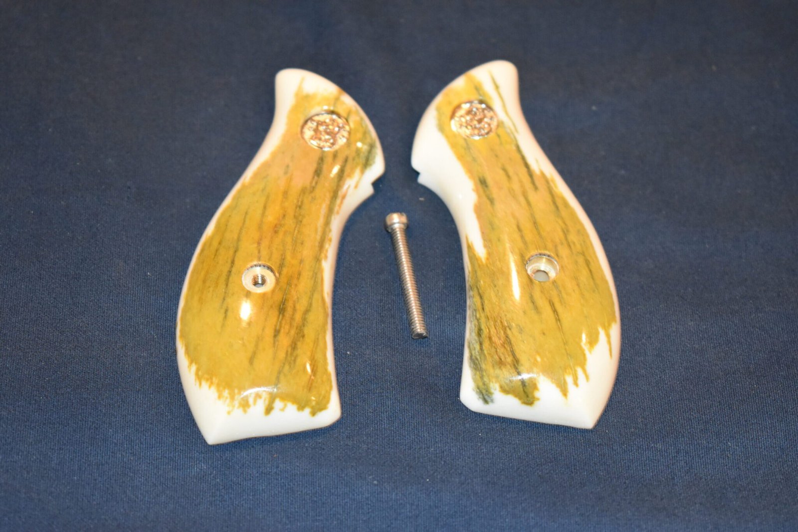 SMITH & WESSON J FRAME PREMIUM GRADE GIRAFFE BONE GRIPS JGB14 - Image 2