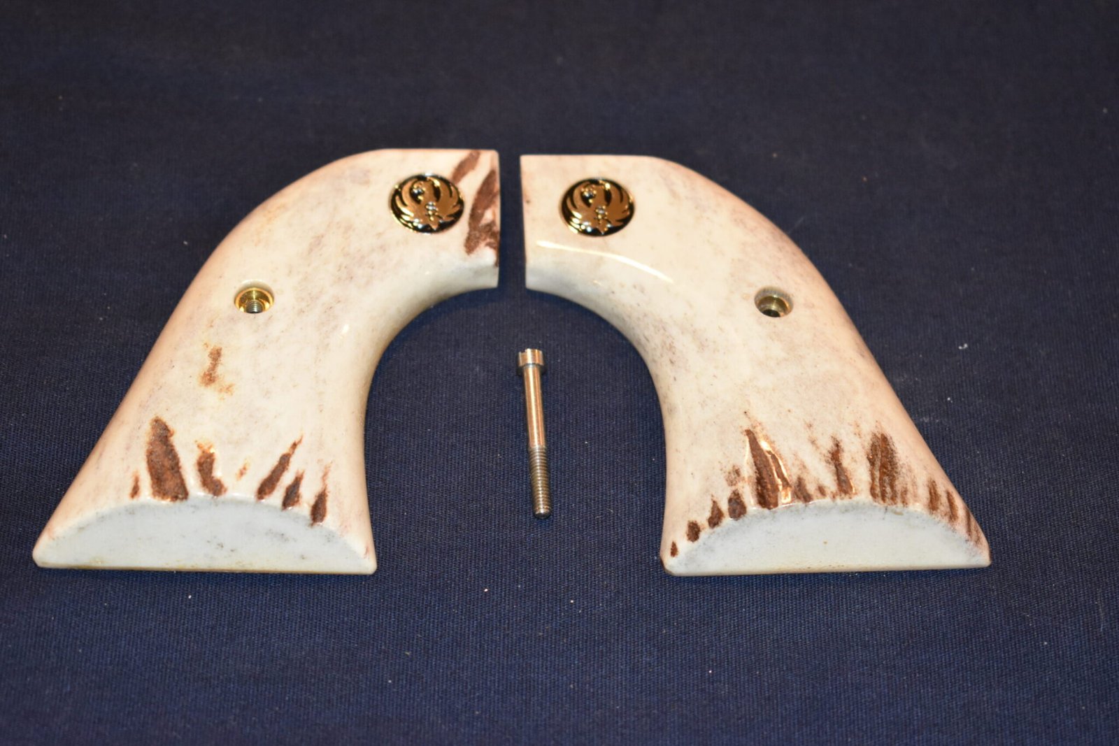 RUGER NEW VAQUERO SAMBAR STAG GRIPS RNVSS11 - Image 2