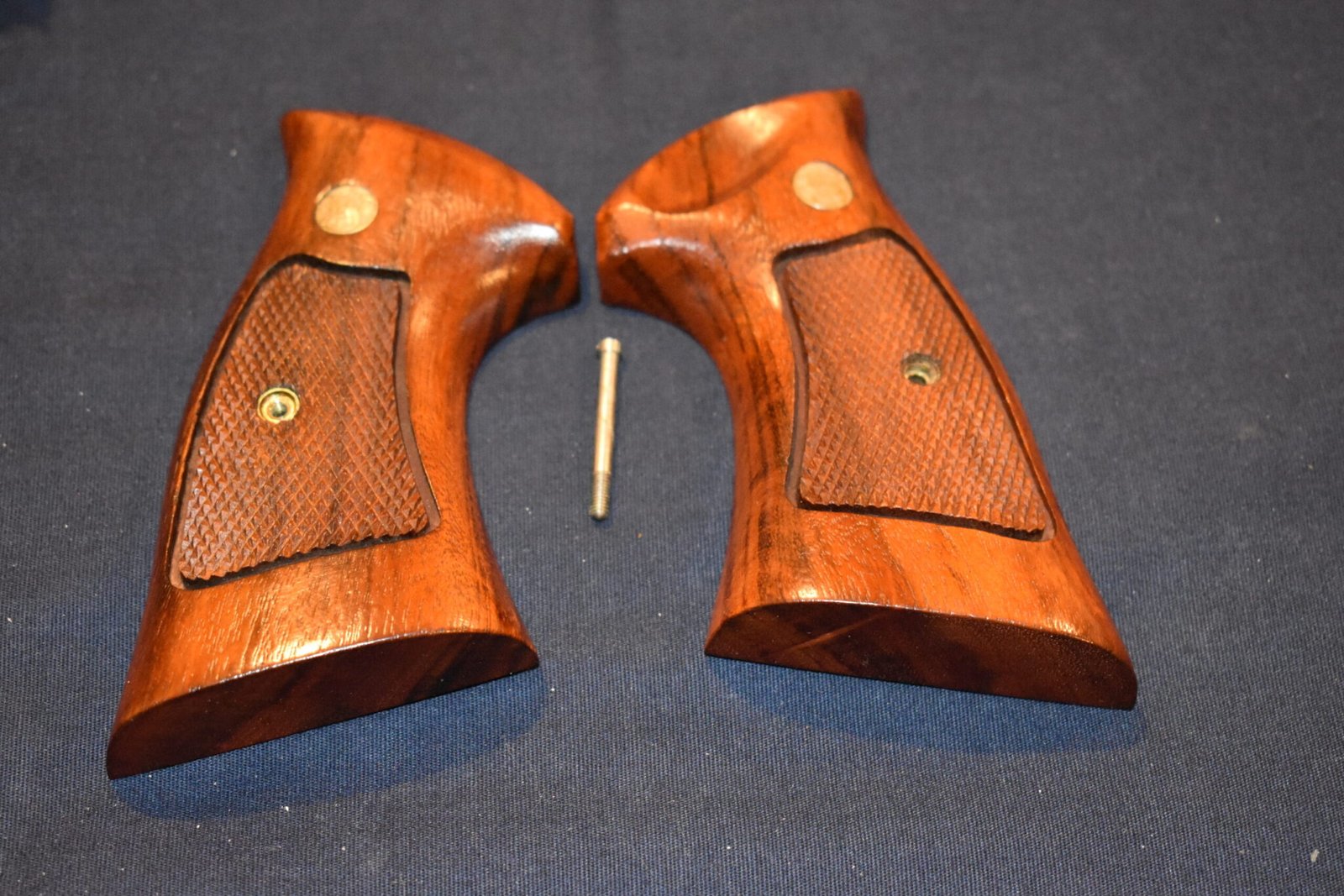 SMITH & WESSON FACTORY N FRAME TARGET GRIPS NT45 - Image 2