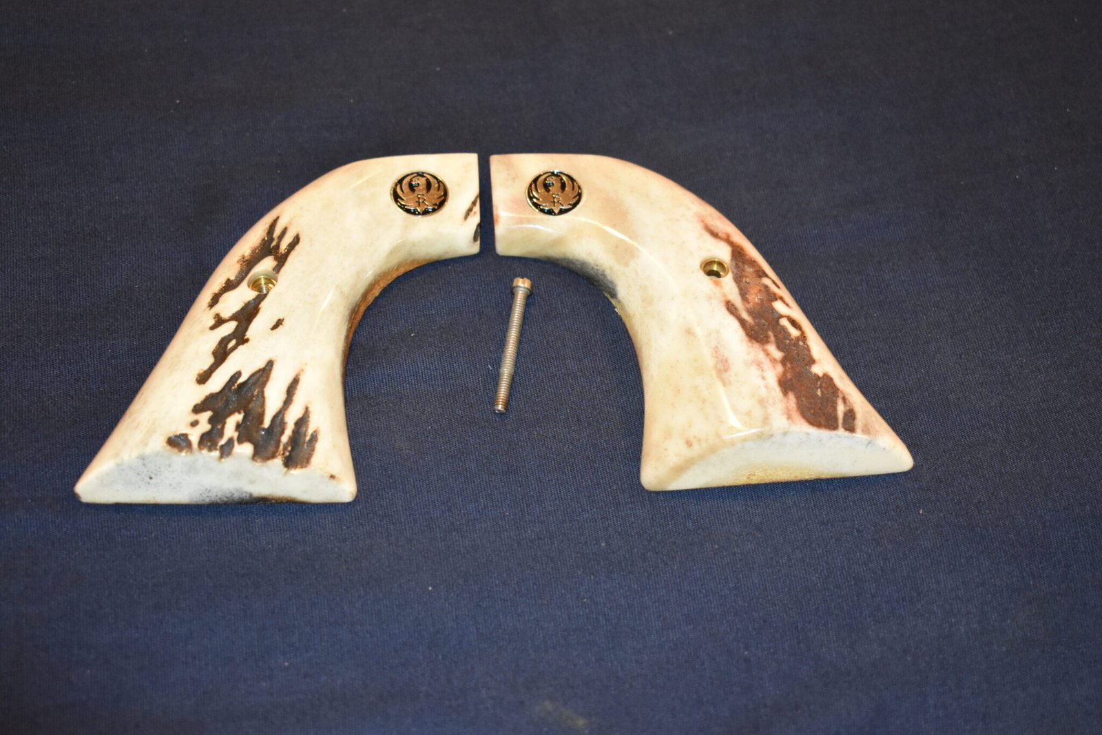 RUGER SUPER BLACKHAWK SAMBAR STAG GRIPS RSBHS8 - Image 2