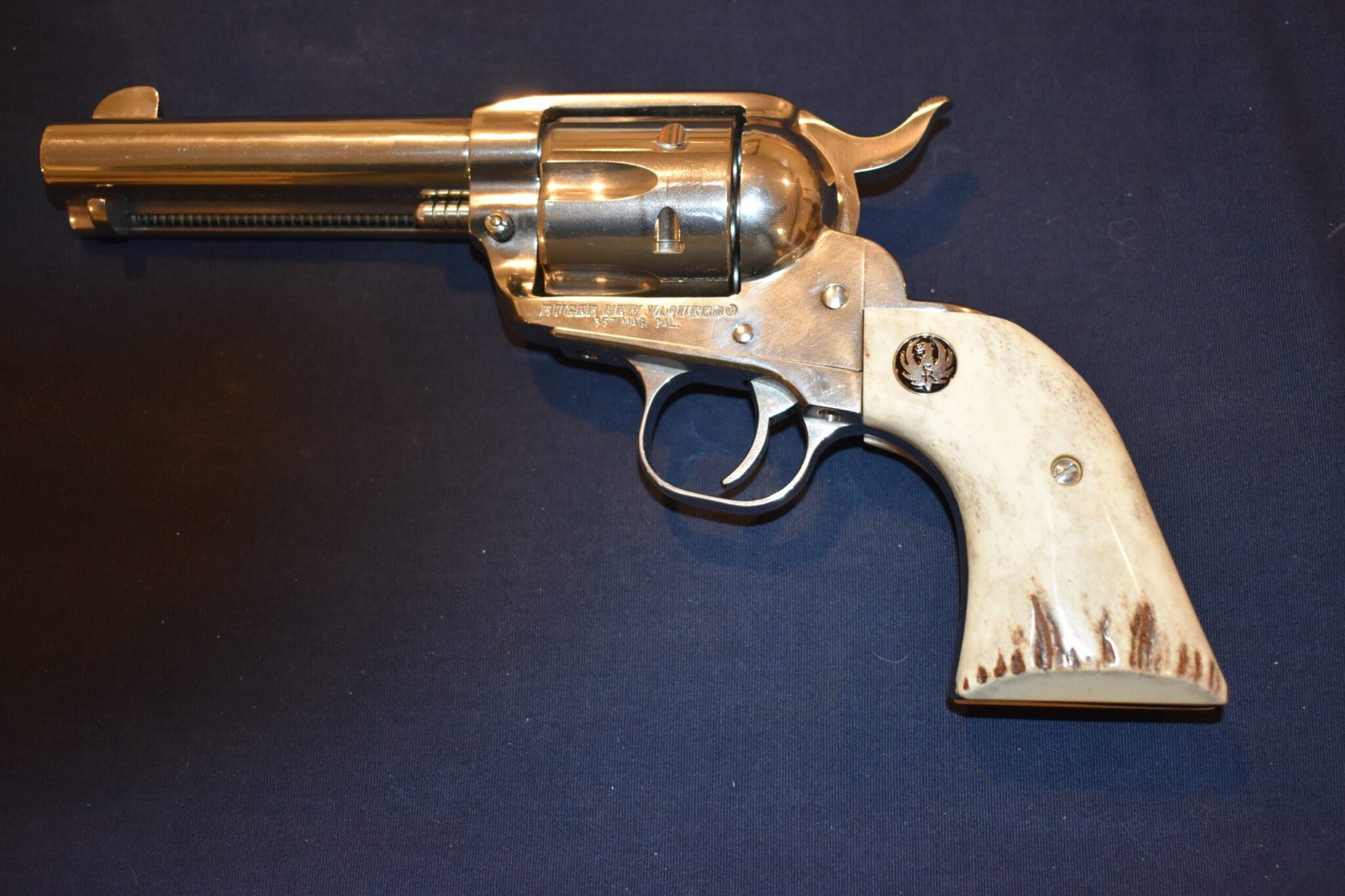 RUGER NEW VAQUERO SAMBAR STAG GRIPS RNVSS11 - Image 4
