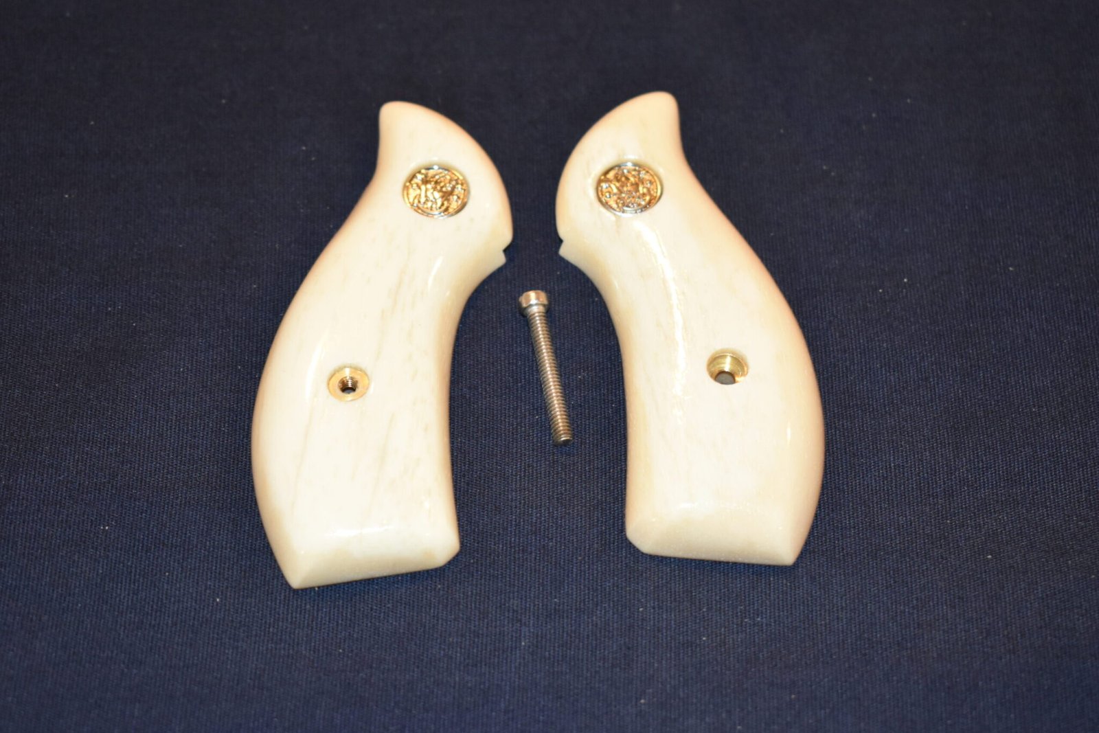 SMITH & WESSON J FRAME PREMIUM GRADE GIRAFFE BONE GRIPS JGB9 - Image 2