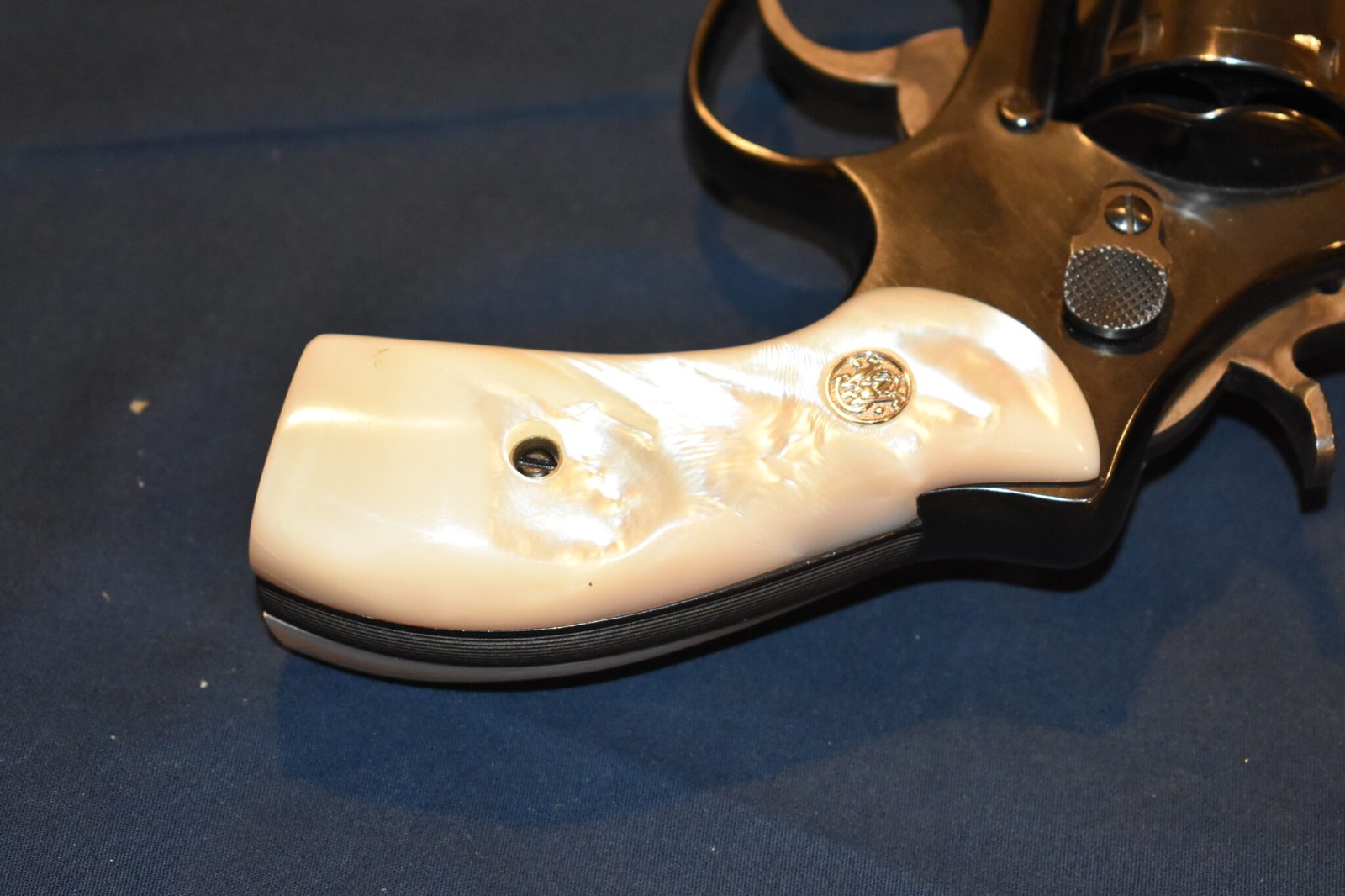 SMITH & WESSON N FRAME MOTHER OF PEARL GRIPS NRBMP1 - Image 5