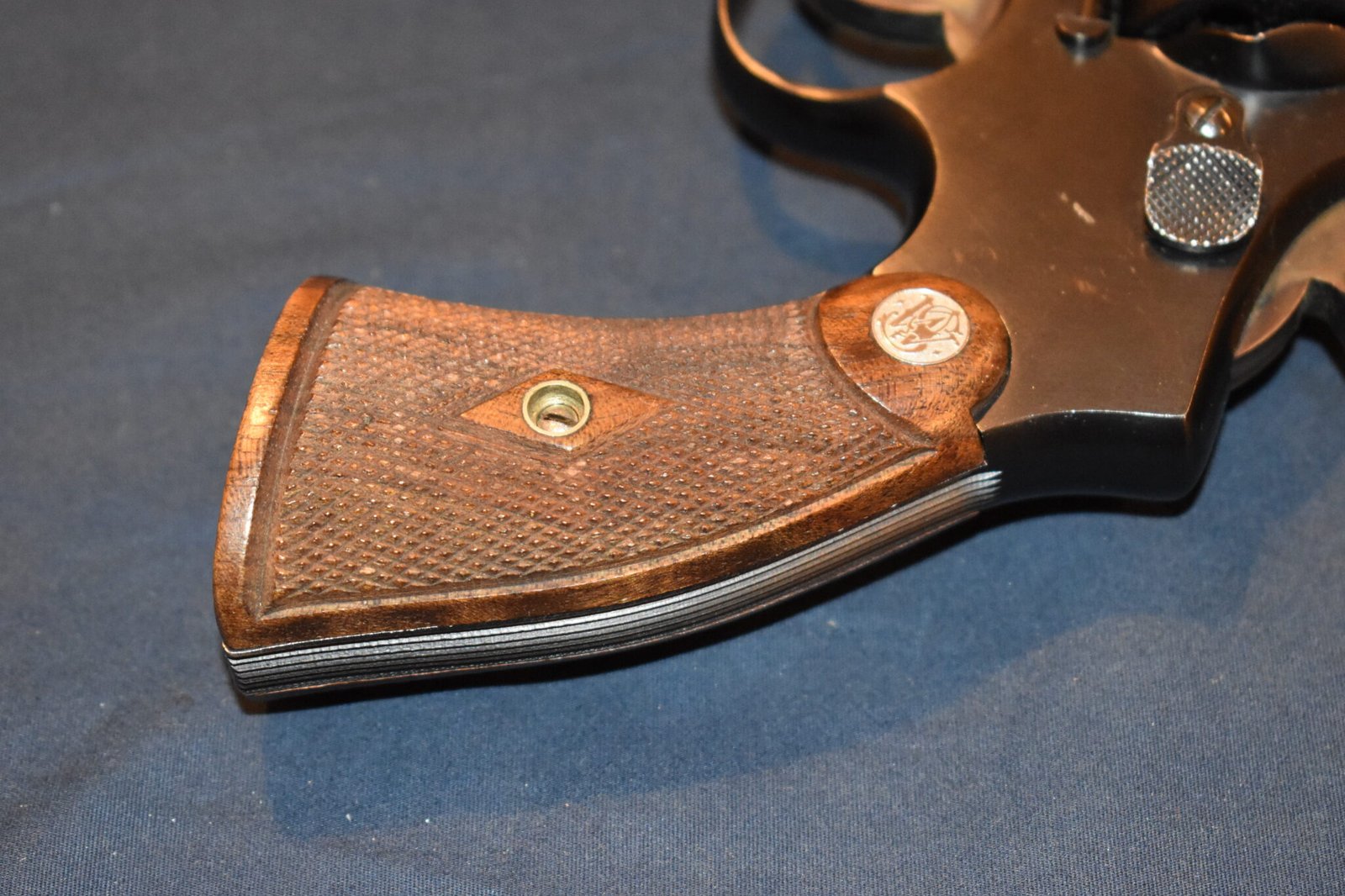 SMITH & WESSON K FRAME PRE-WAR SERVICE GRIPS WITH SMALL SILVER MEDALLIONS KPWS2 - Image 5