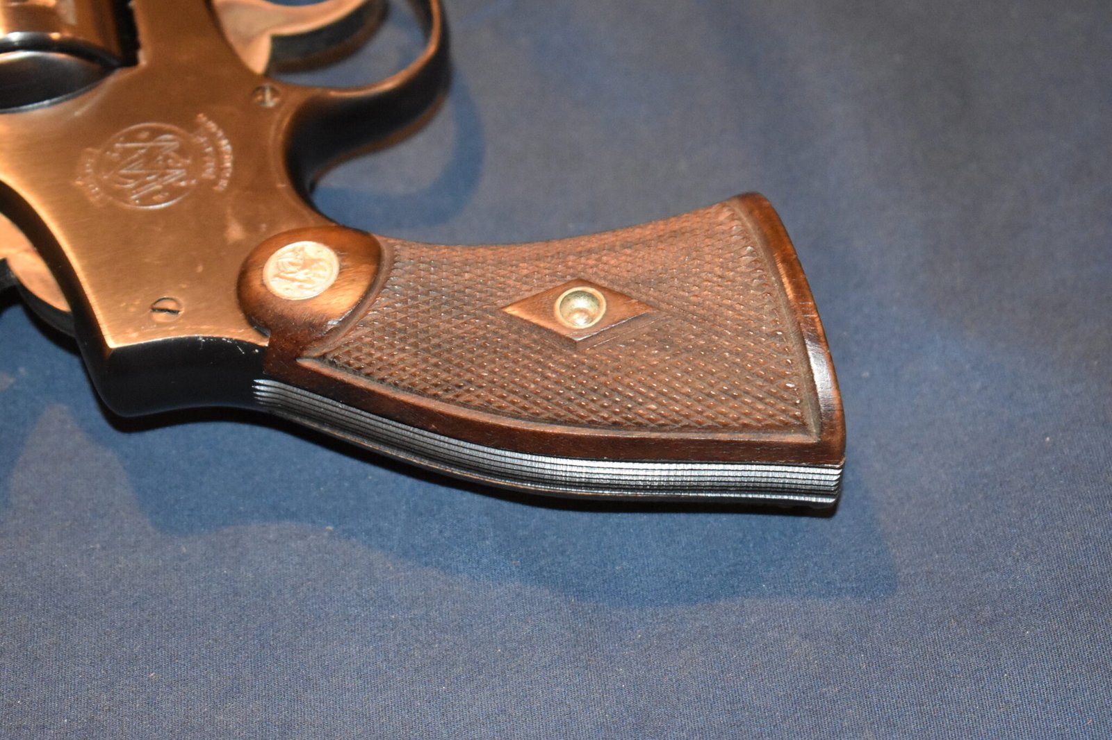SMITH & WESSON K FRAME PRE-WAR SERVICE GRIPS WITH SMALL SILVER MEDALLIONS KPWS2 - Image 6