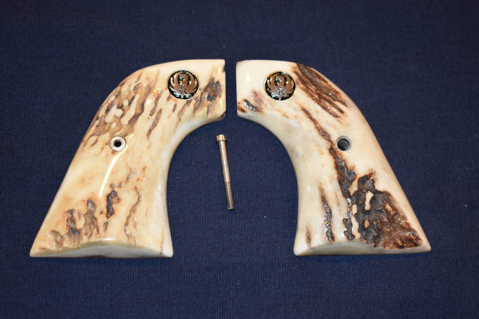 RUGER NEW VAQUERO SAMBAR STAG GRIPS RNVSS12