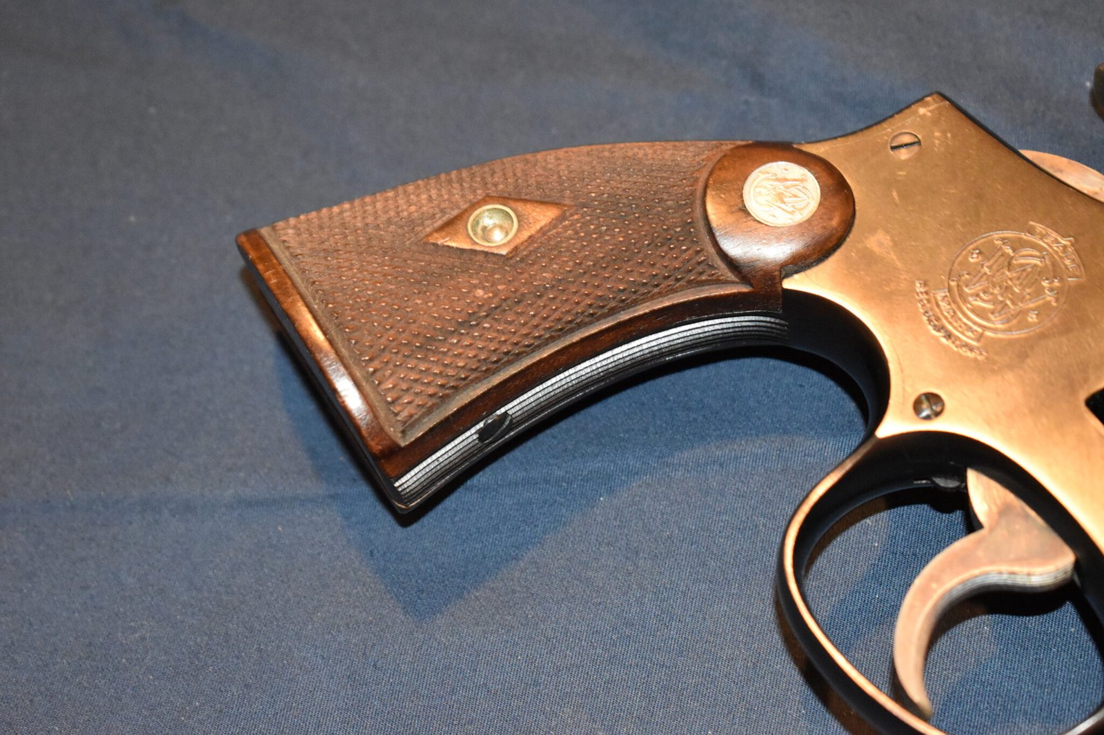 SMITH & WESSON K FRAME PRE-WAR SERVICE GRIPS WITH SMALL SILVER MEDALLIONS KPWS2 - Image 11
