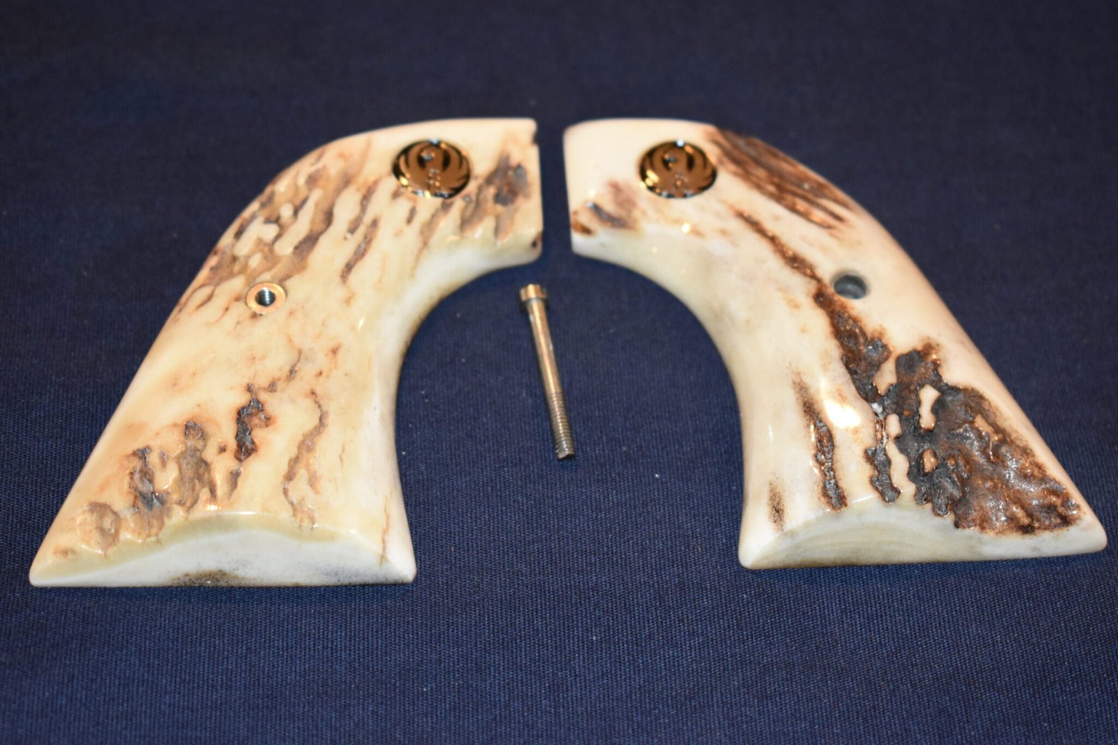 RUGER NEW VAQUERO SAMBAR STAG GRIPS RNVSS12 - Image 2