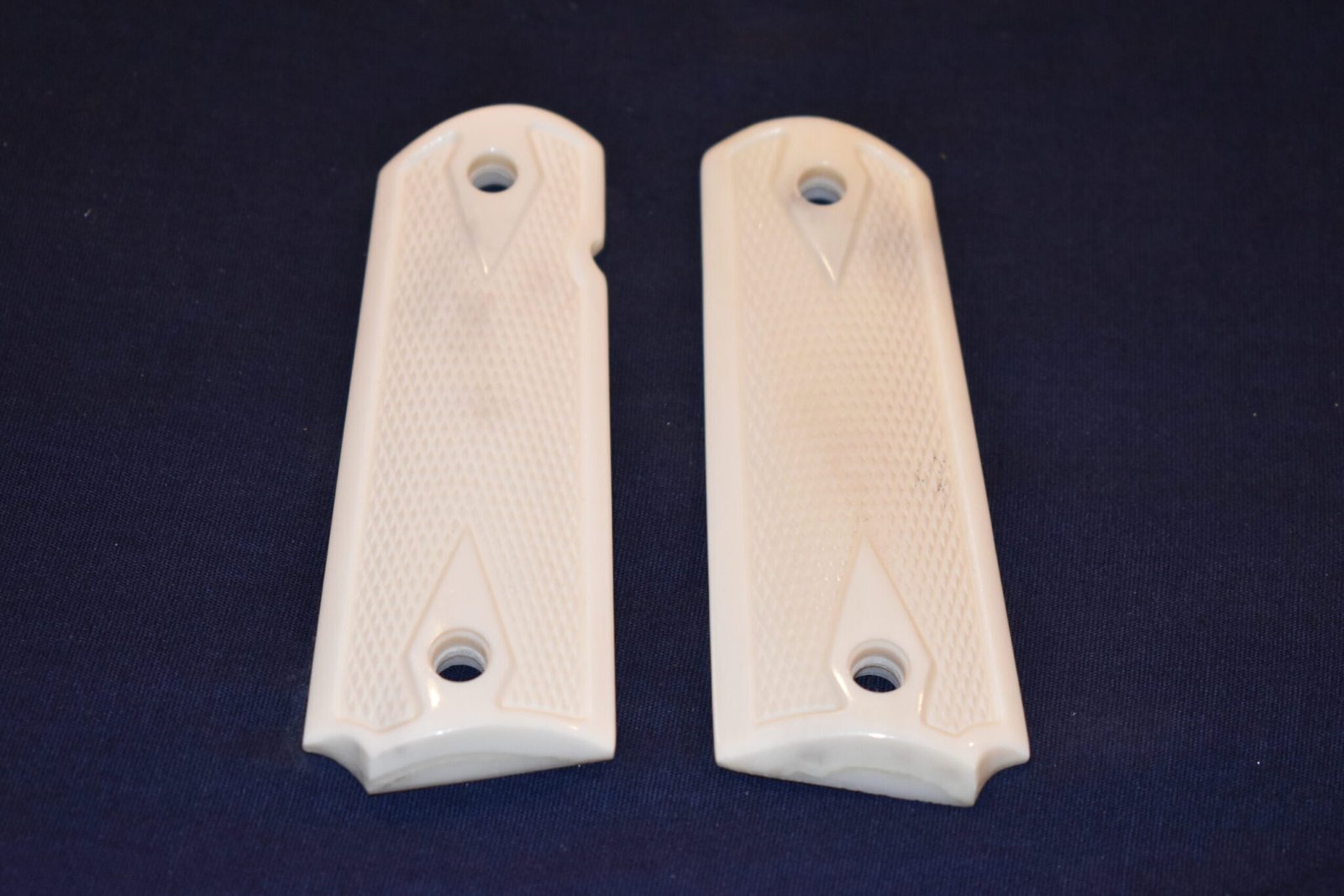COLT 1911 CHECKERED BUFFALO BONE GRIPS 1911BB8