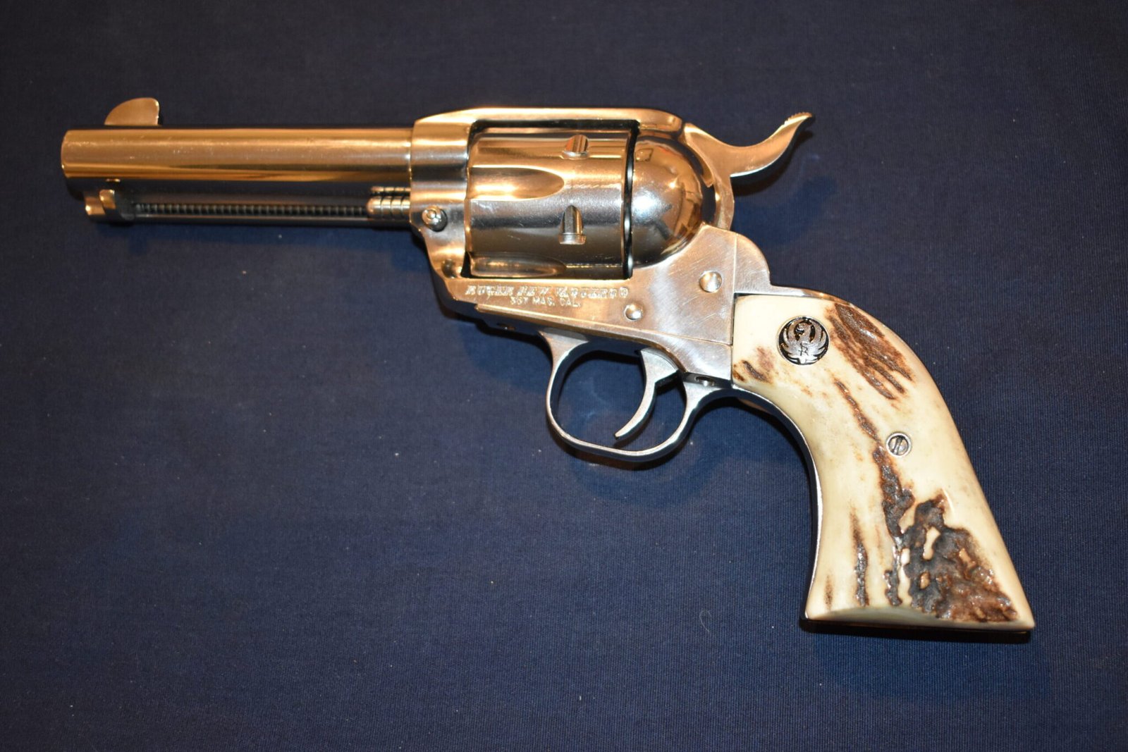 RUGER NEW VAQUERO SAMBAR STAG GRIPS RNVSS12 - Image 4
