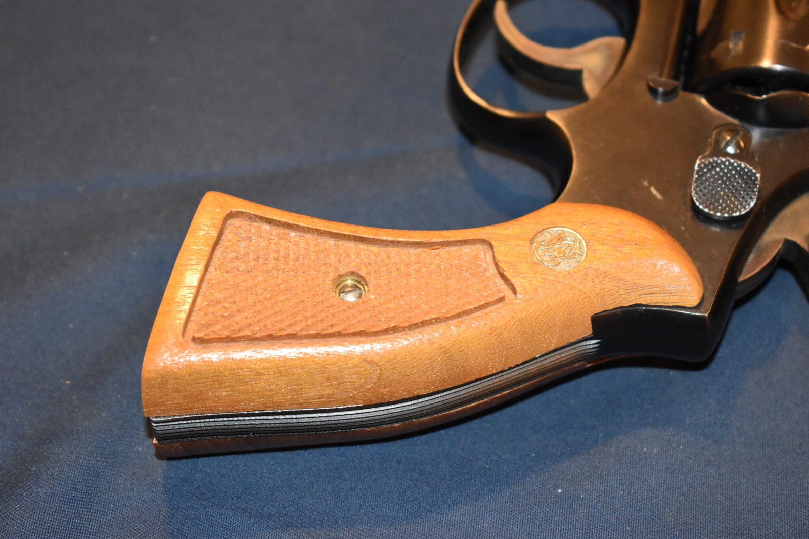 SMITH & WESSON K FRAME SQUARE BUTT MAGNA GRIPS KSQM12 - Image 5