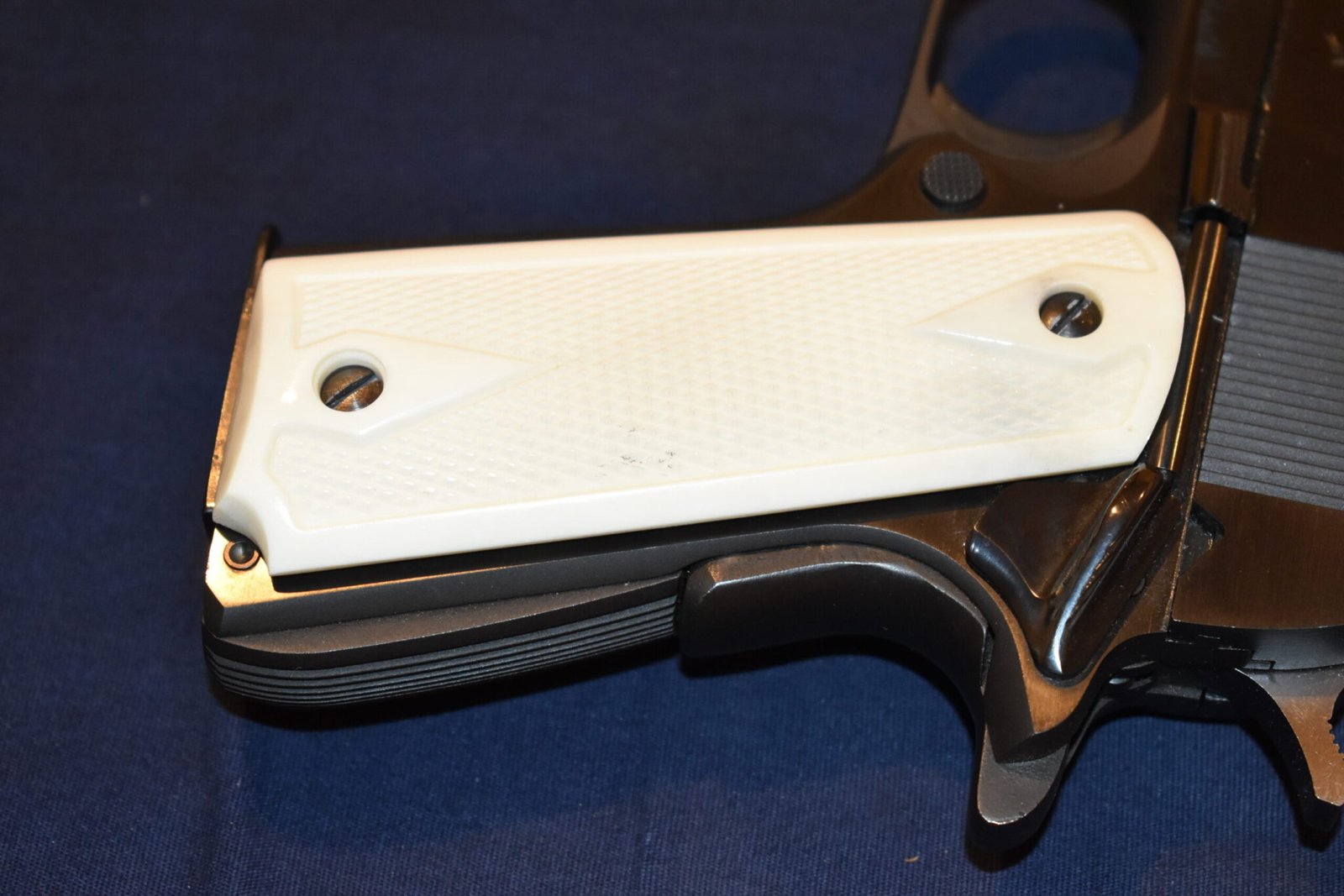 COLT 1911 CHECKERED BUFFALO BONE GRIPS 1911BB8 - Image 5