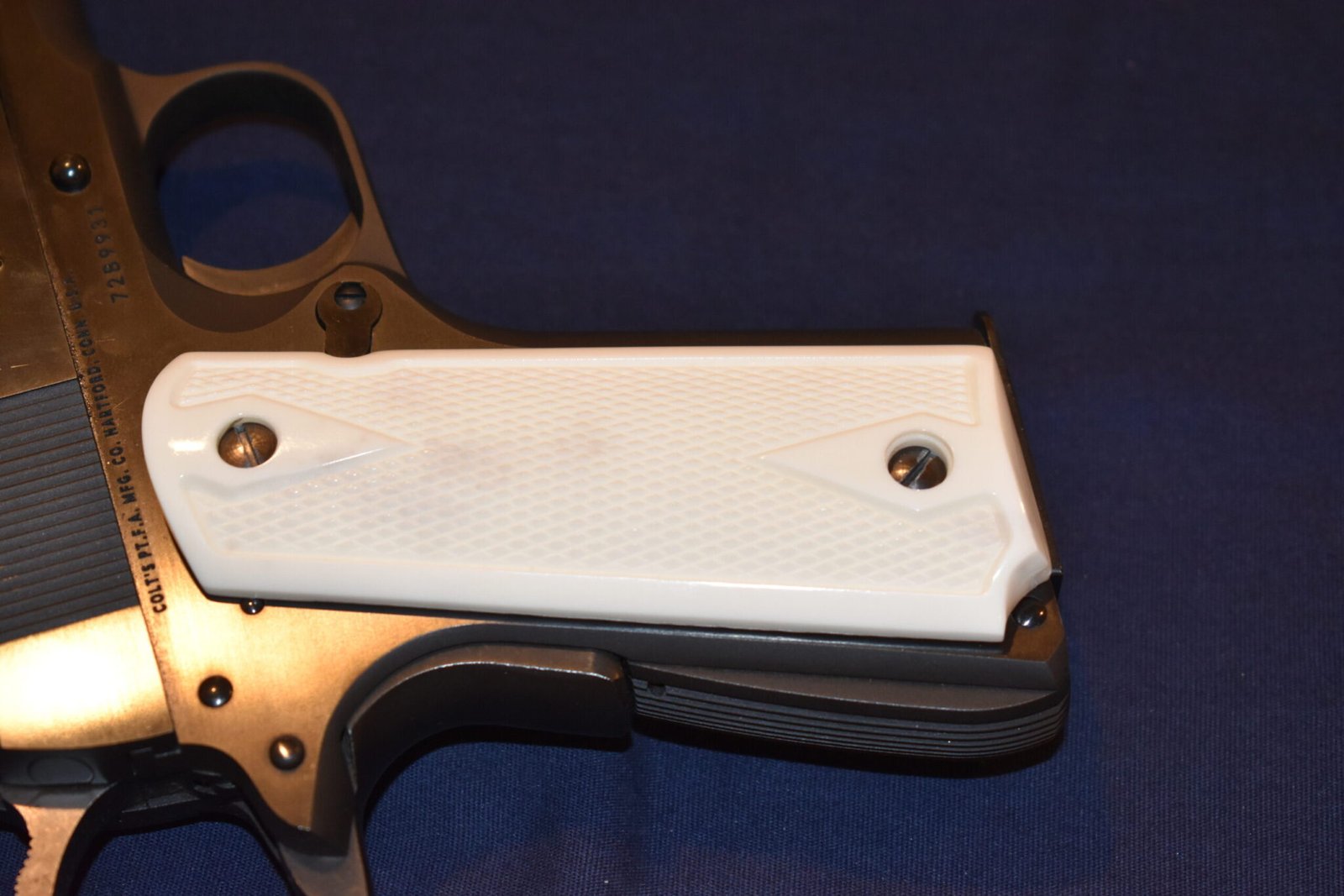 COLT 1911 CHECKERED BUFFALO BONE GRIPS 1911BB8 - Image 6