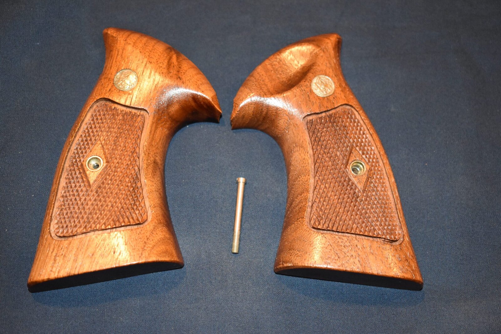 SMITH & WESSON N FRAME DIAMOND TARGET GRIPS NDT4