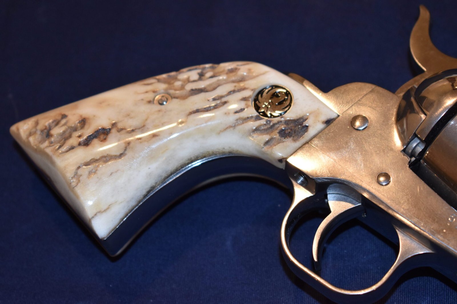 RUGER NEW VAQUERO SAMBAR STAG GRIPS RNVSS12 - Image 11