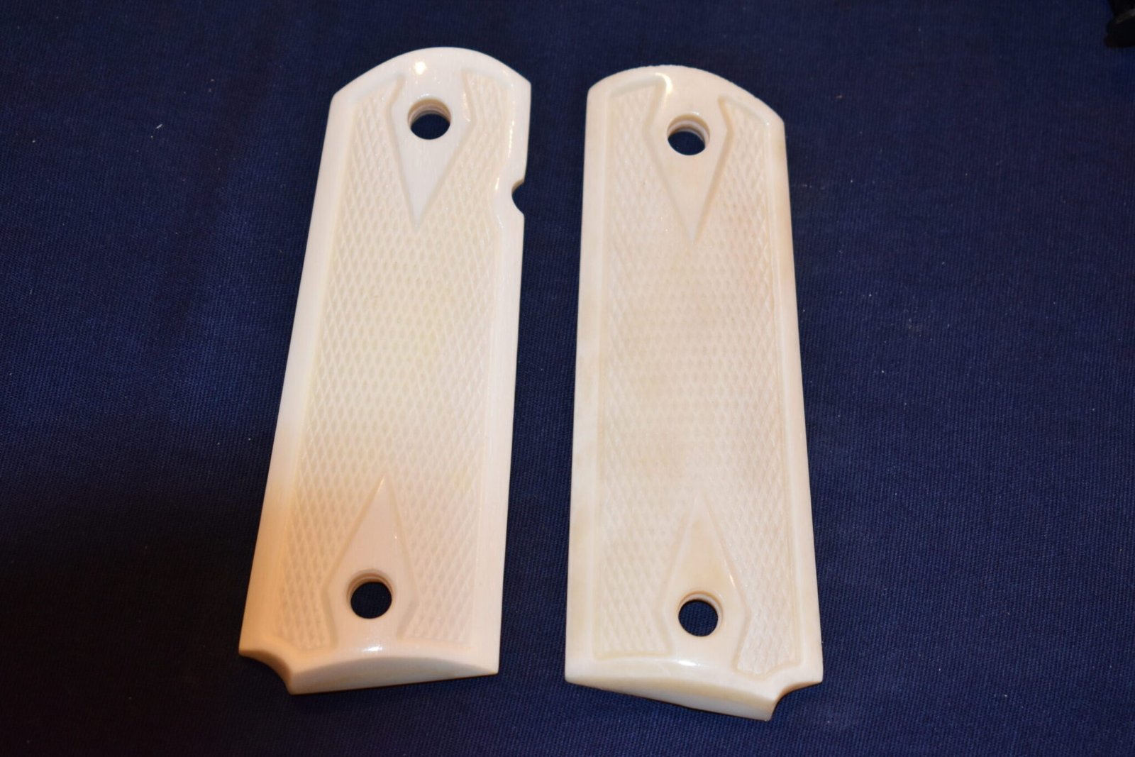 COLT 1911 CHECKERED BUFFALO BONE GRIPS 1911BB9 - Image 2