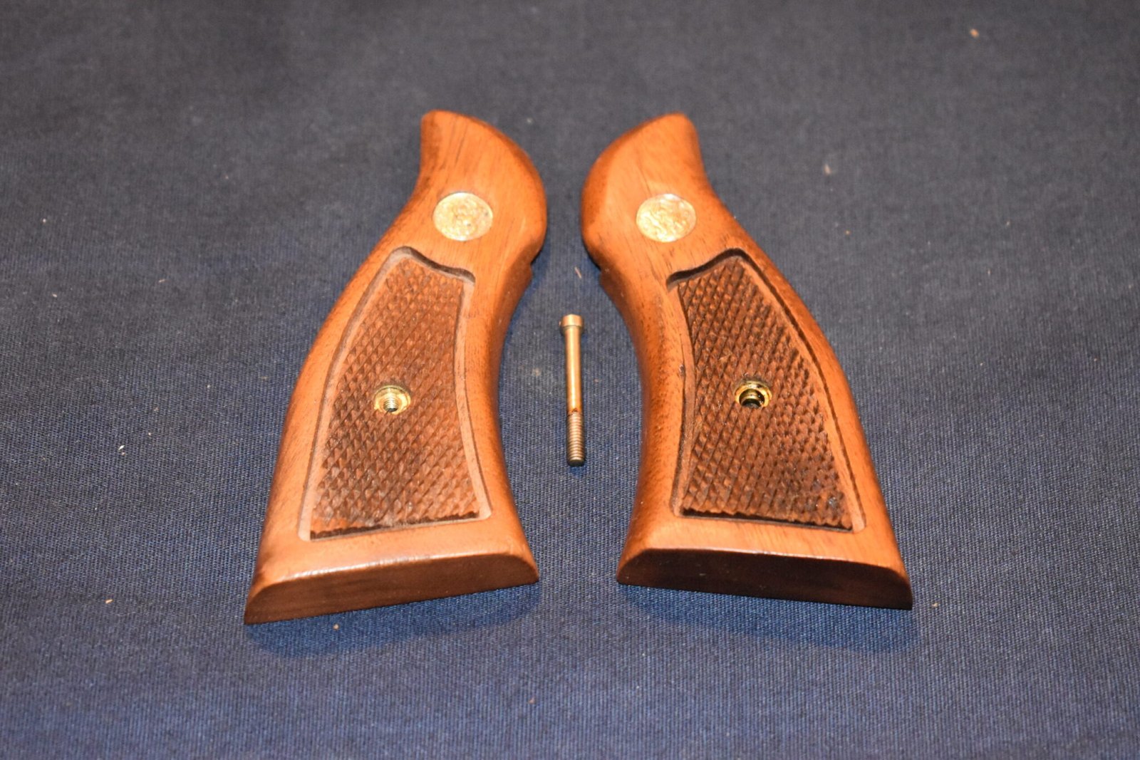 SMITH & WESSON K FRAME SQUARE BUTT MAGNA GRIPS KSQM6 - Image 2