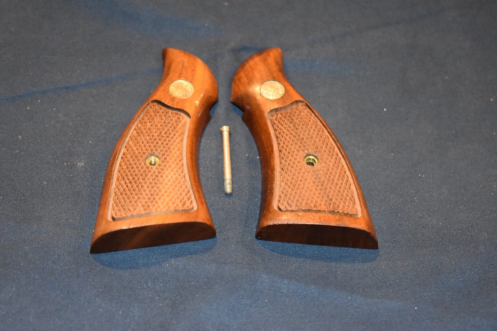SMITH & WESSON K FRAME SQUARE BUTT MAGNA GRIPS KSQM13 - Image 2