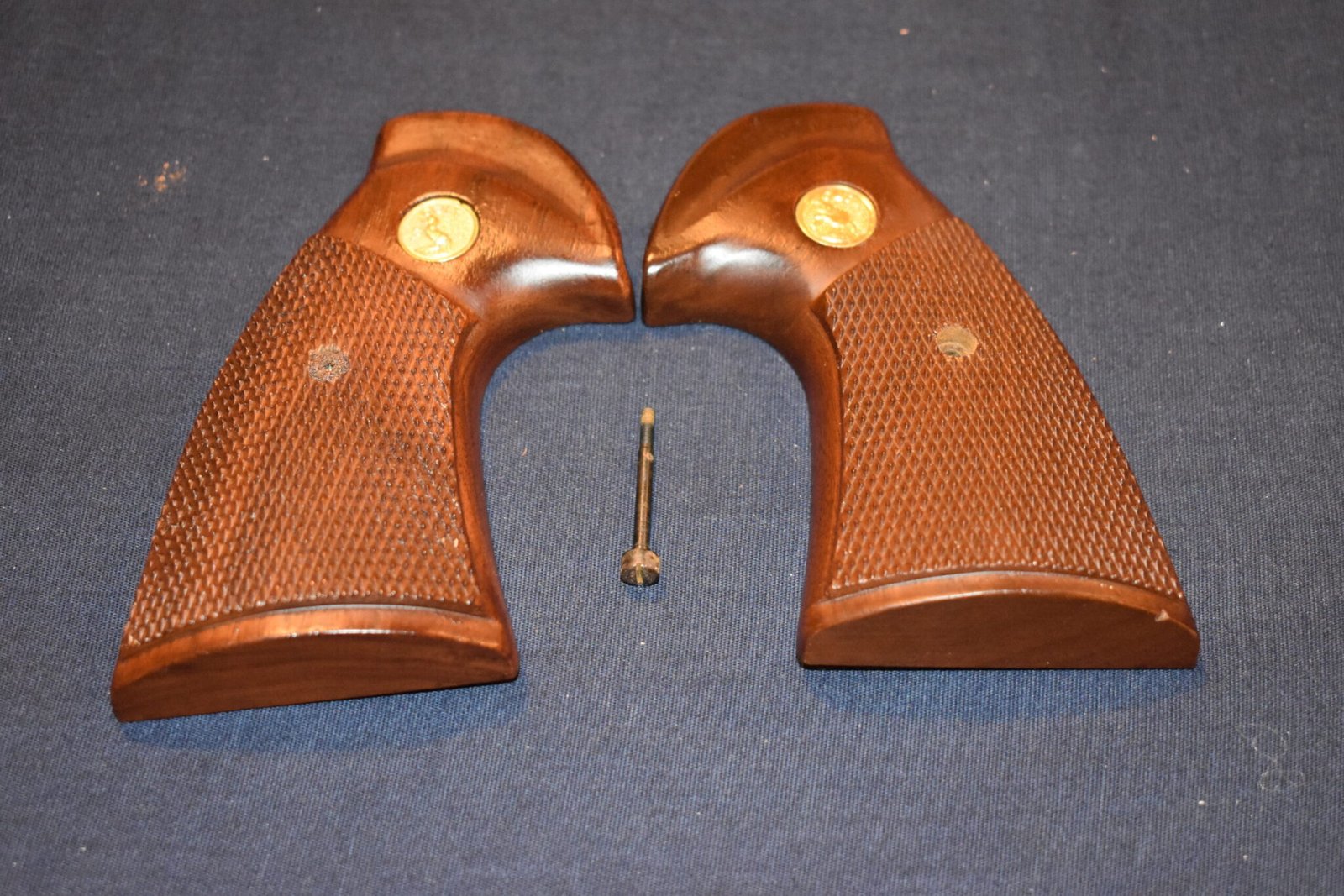COLT FACTORY I FRAME TARGET GRIPS FOR A COLT PYTHON CPT2 - Image 2
