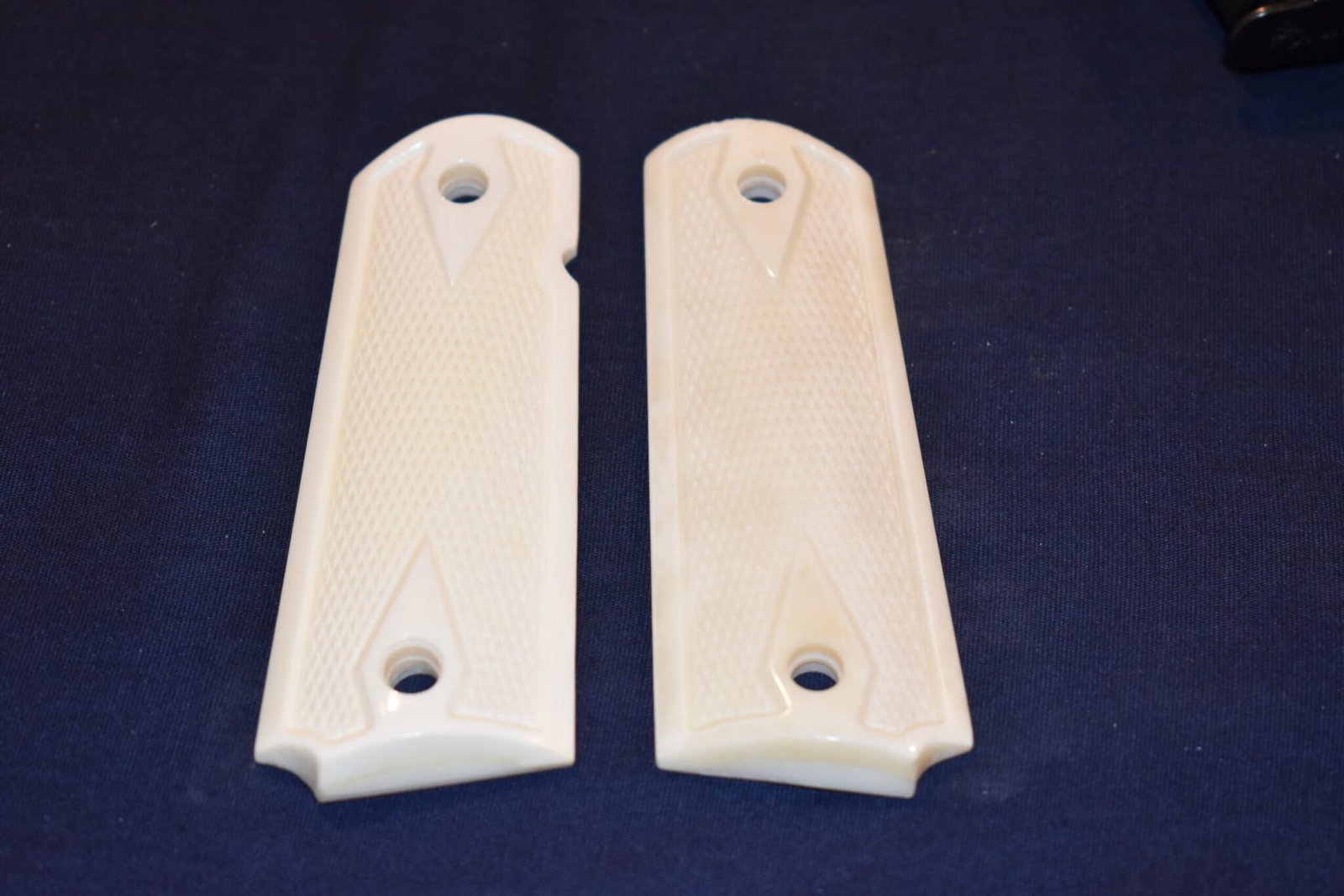 COLT 1911 CHECKERED BUFFALO BONE GRIPS 1911BB9