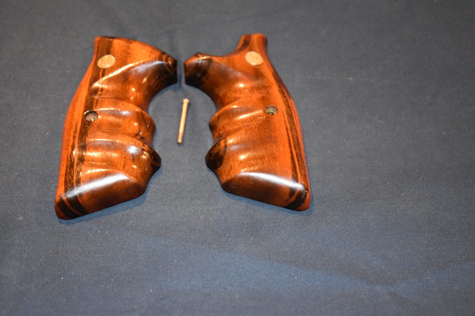 SMITH & WESSON K FRAME SQUARE BUTT FACTORY COMBAT GRIPS KSQC6 - Image 2