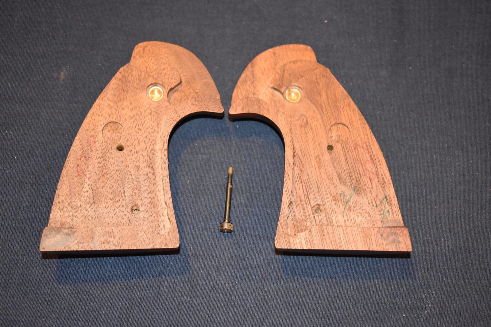 COLT FACTORY I FRAME TARGET GRIPS FOR A COLT PYTHON CPT2 - Image 3