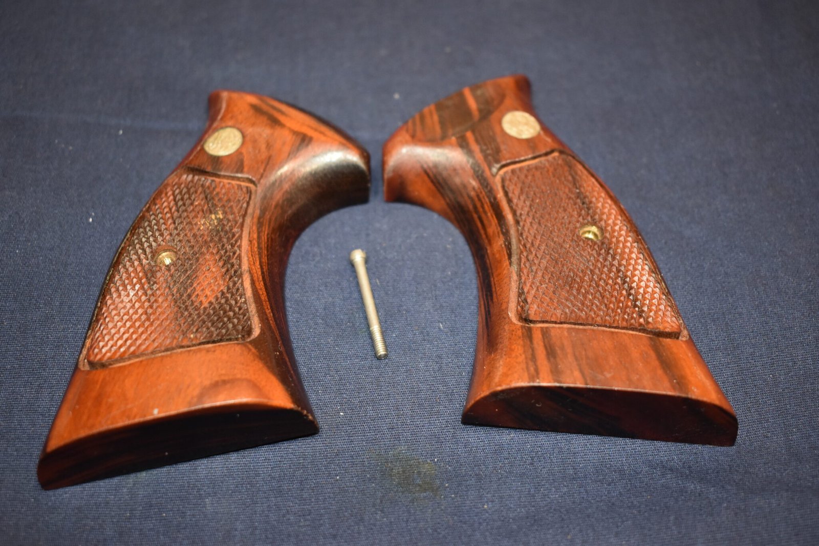 SMITH & WESSON FACTORY K FRAME TARGET GRIPS KT10 - Image 2