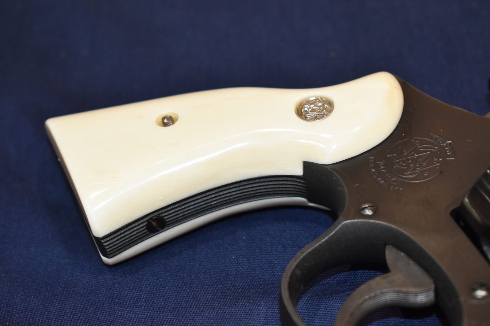 SMITH & WESSON N FRAME PREMIUM GRADE GIRAFFE BONE GRIPS SWNGB7 - Image 2