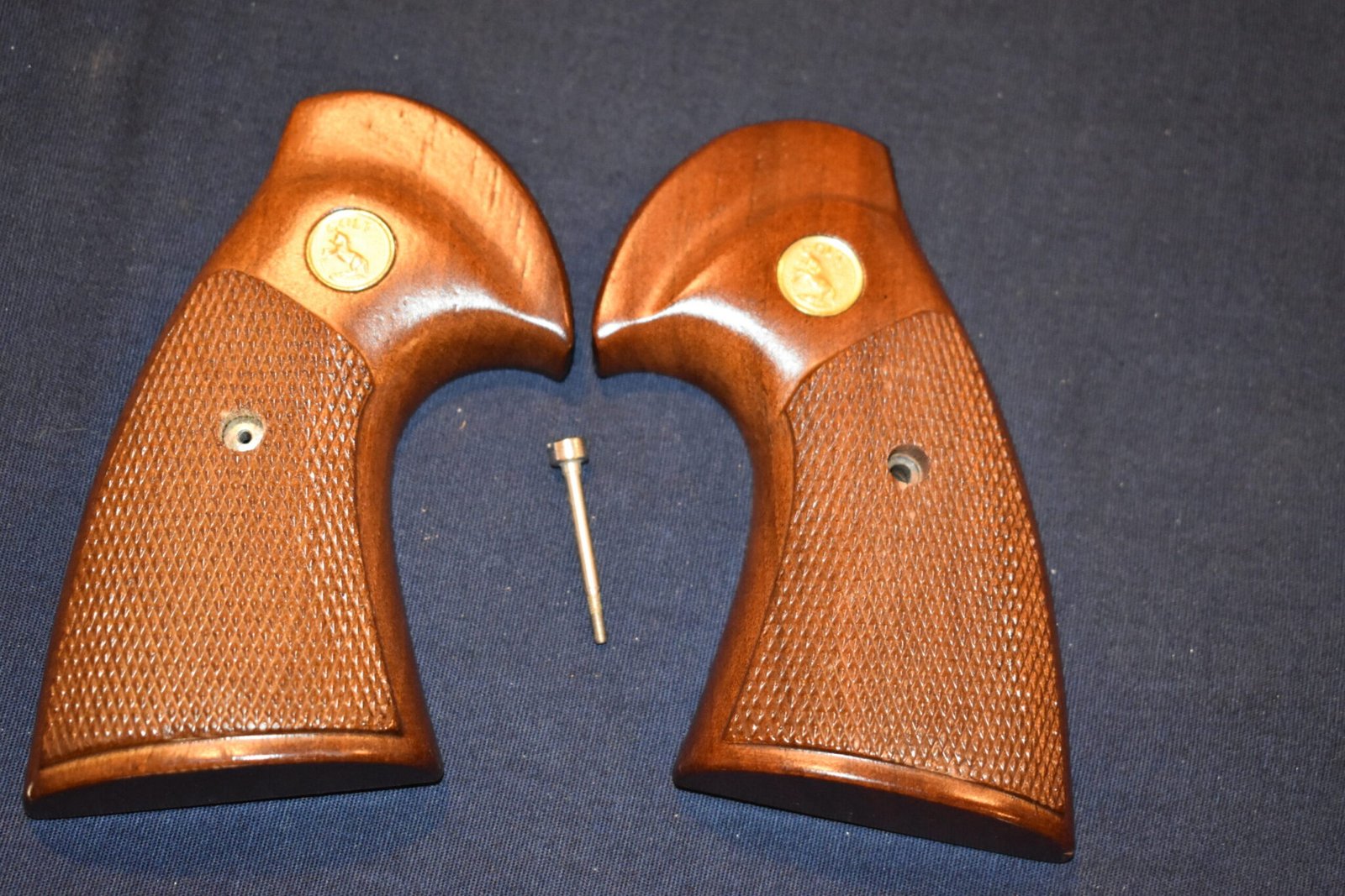 COLT FACTORY I FRAME TARGET GRIPS FOR A COLT PYTHON CPT3