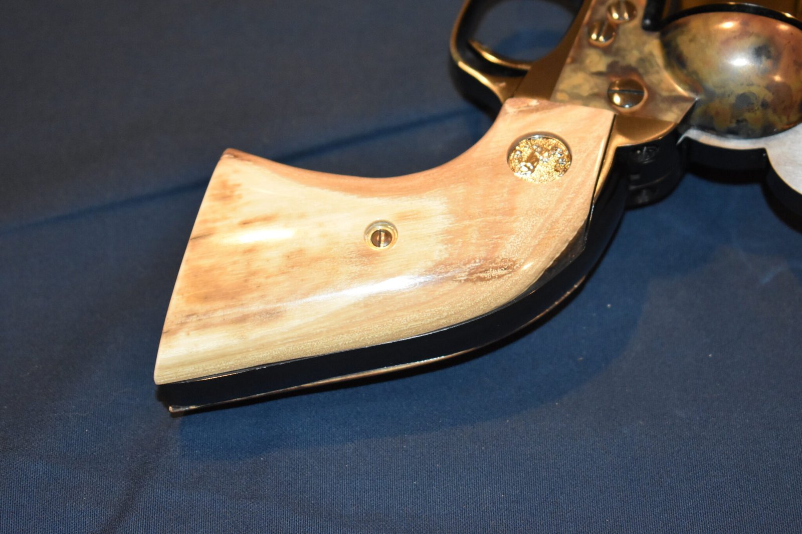 COLT SINGLE ACTION ARMY (S.A.A.) MAMMOTH IVORY GRIPS SAAMI6 - Image 5