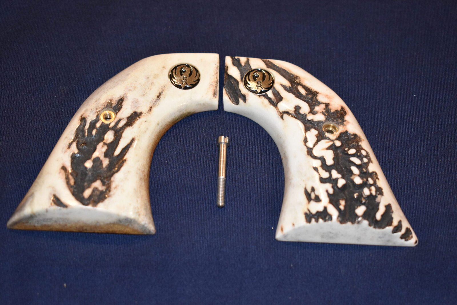 RUGER NEW MODEL BLACKHAWK OR OLD VAQUERO VINTAGE SAMBAR STAG GRIPS RBHS26 - Image 2