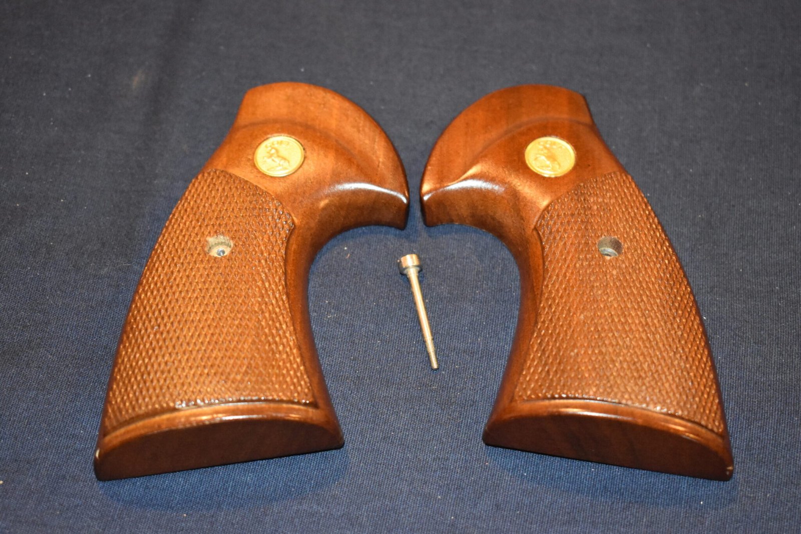 COLT FACTORY I FRAME TARGET GRIPS FOR A COLT PYTHON CPT3 - Image 2