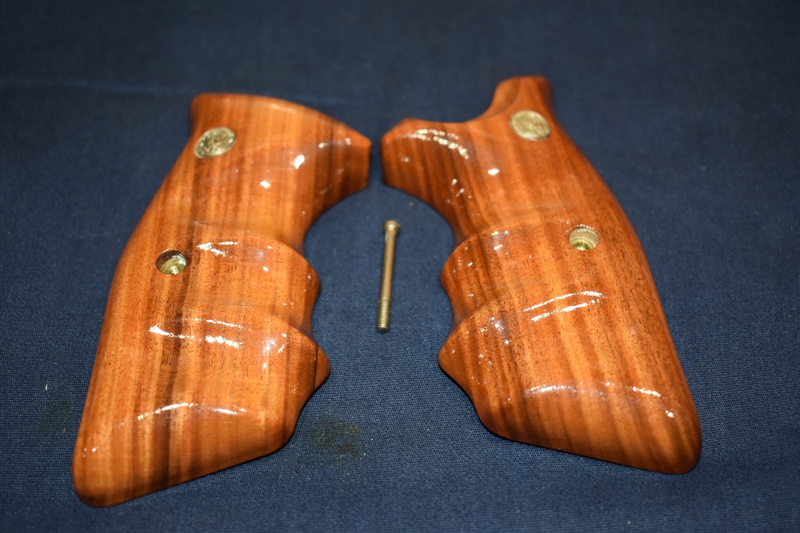 SMITH & WESSON K FRAME SQUARE BUTT FACTORY COMBAT GRIPS KSQC8 - Image 2