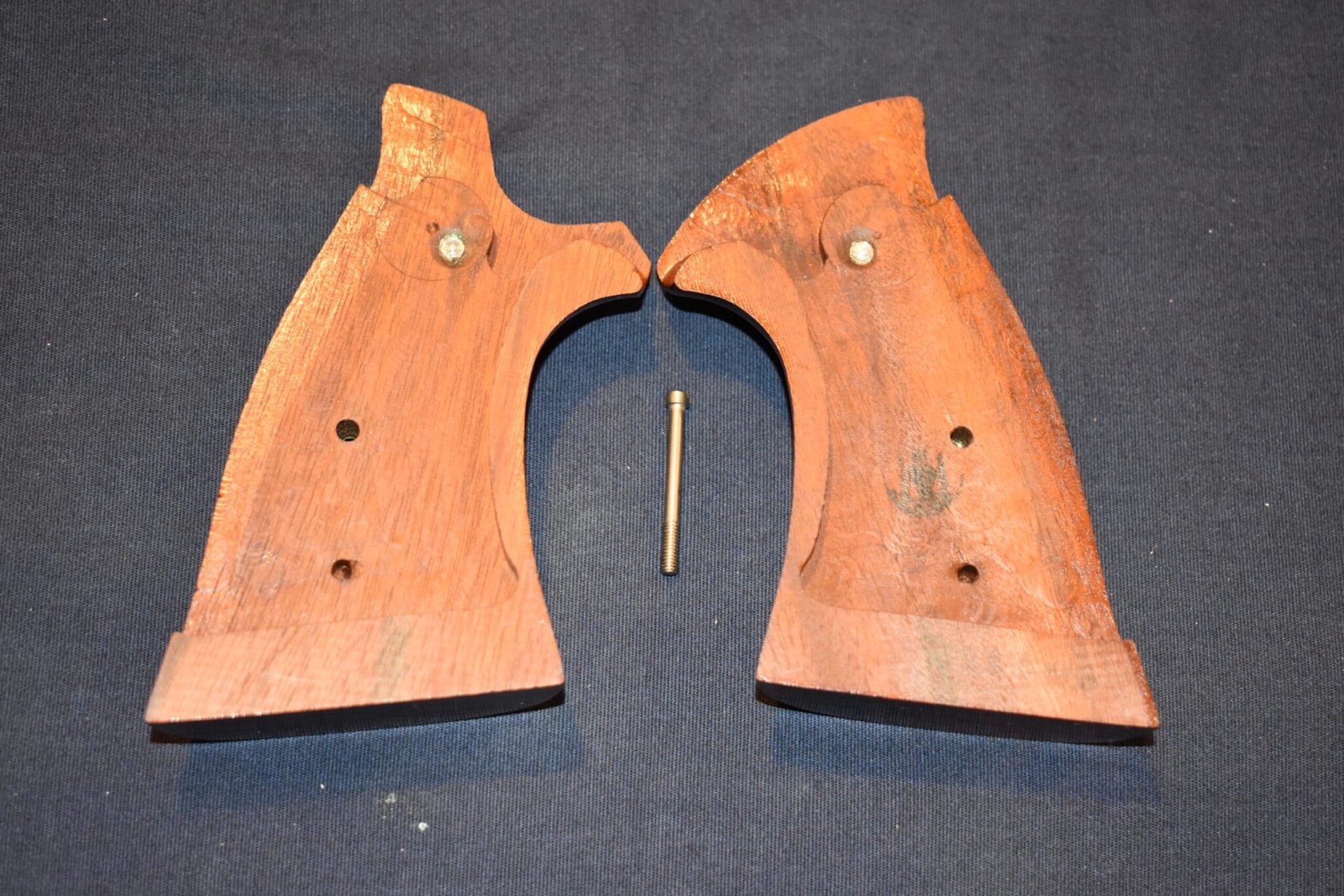 SMITH & WESSON FACTORY N FRAME TARGET GRIPS NT47 - Image 3