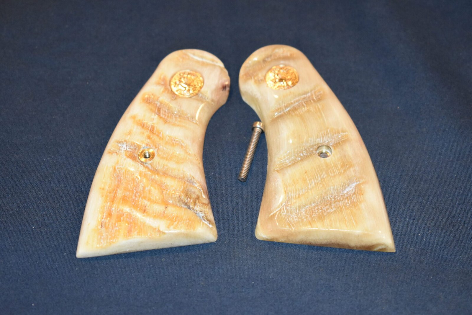 COLT PYTHON PREMIUM GRADE RAM'S HORN GRIPS CPRH6 - Image 2