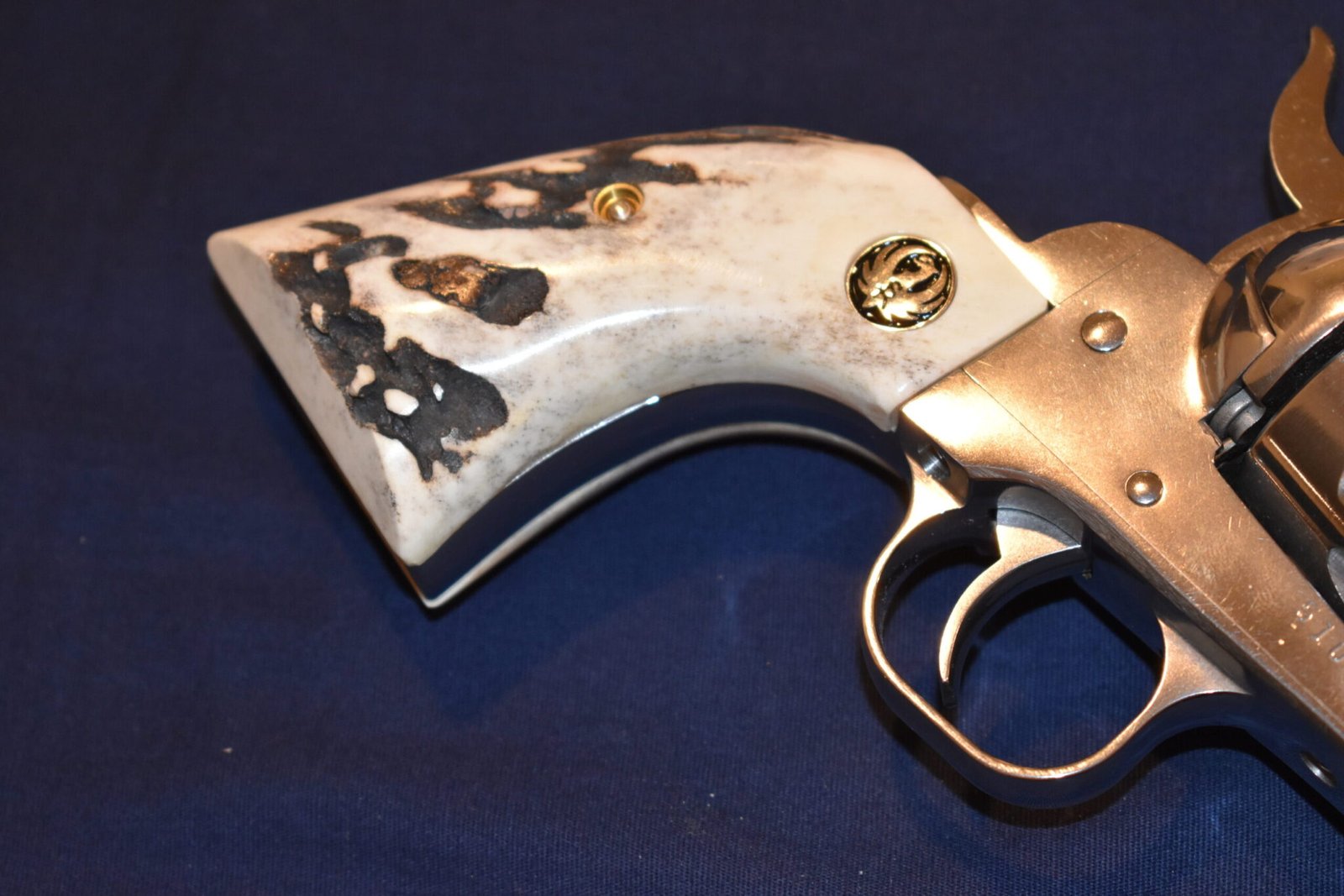 RUGER NEW VAQUERO SAMBAR STAG GRIPS RNVSS15 - Image 11
