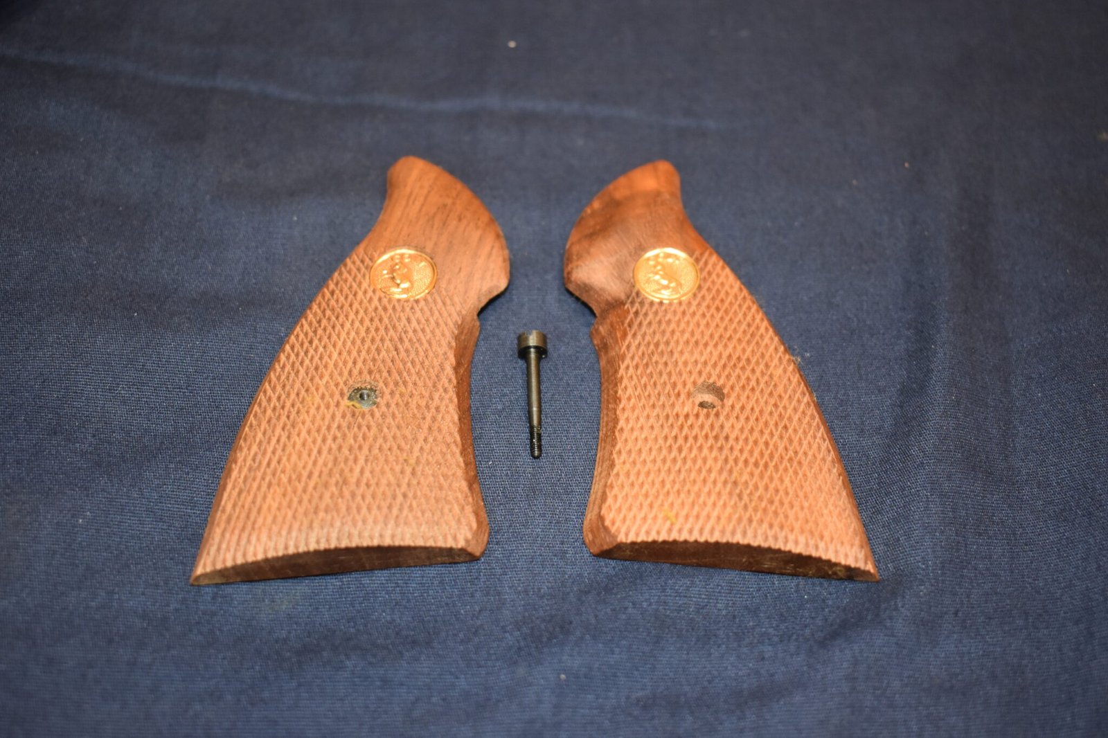 COLT TROOPER MK III FACTORY SERVICE GRIPS TMK3-10 - Image 2