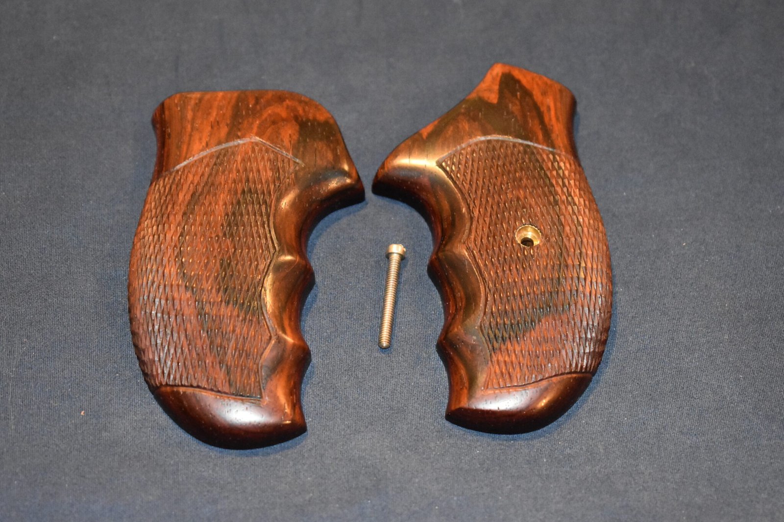 SMITH & WESSON K FRAME FUZZY FARRANT CUSTOM GRIPS SWJFF2 - Image 2