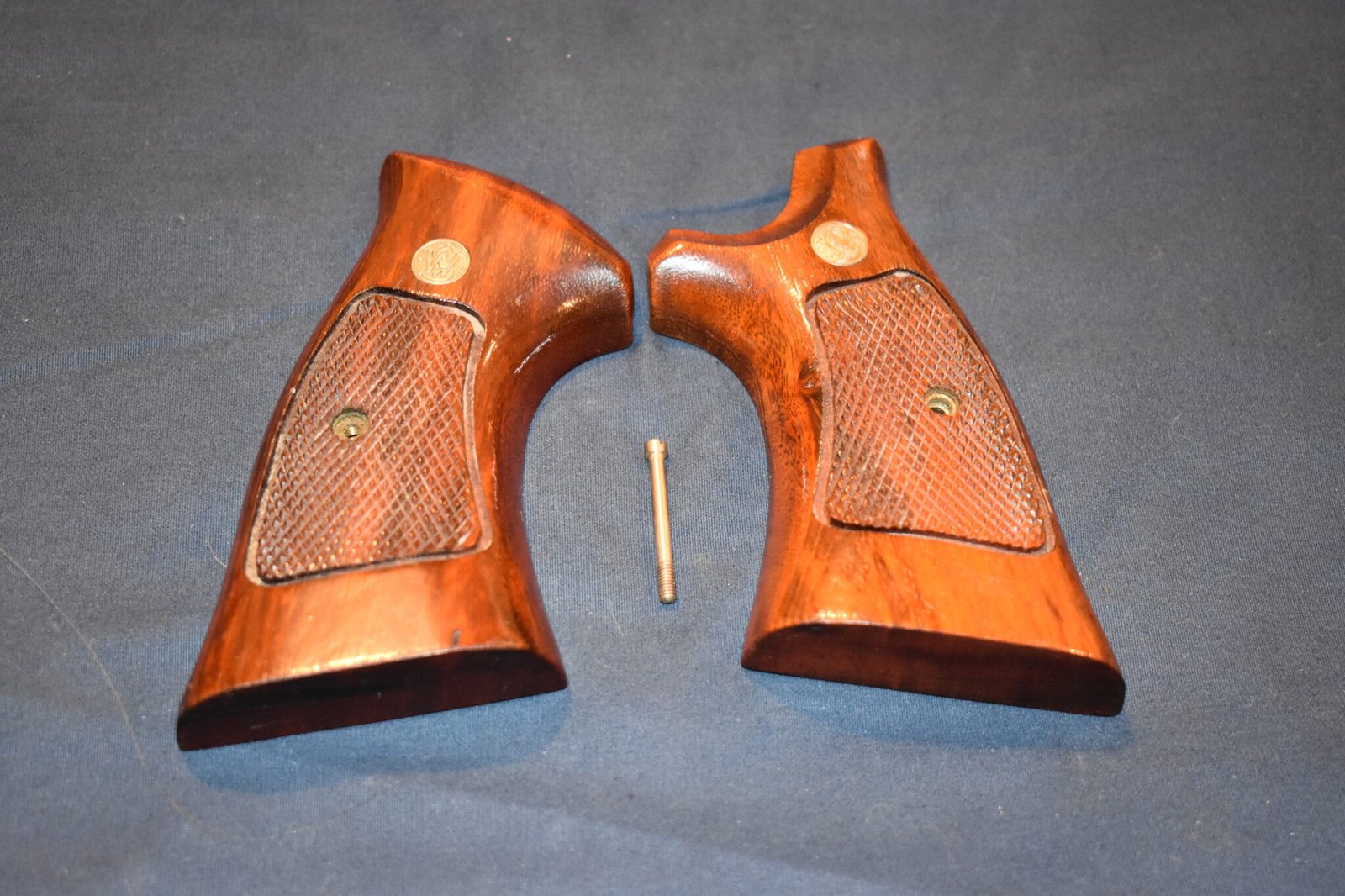 SMITH & WESSON FACTORY N FRAME TARGET GRIPS NT57 - Image 2